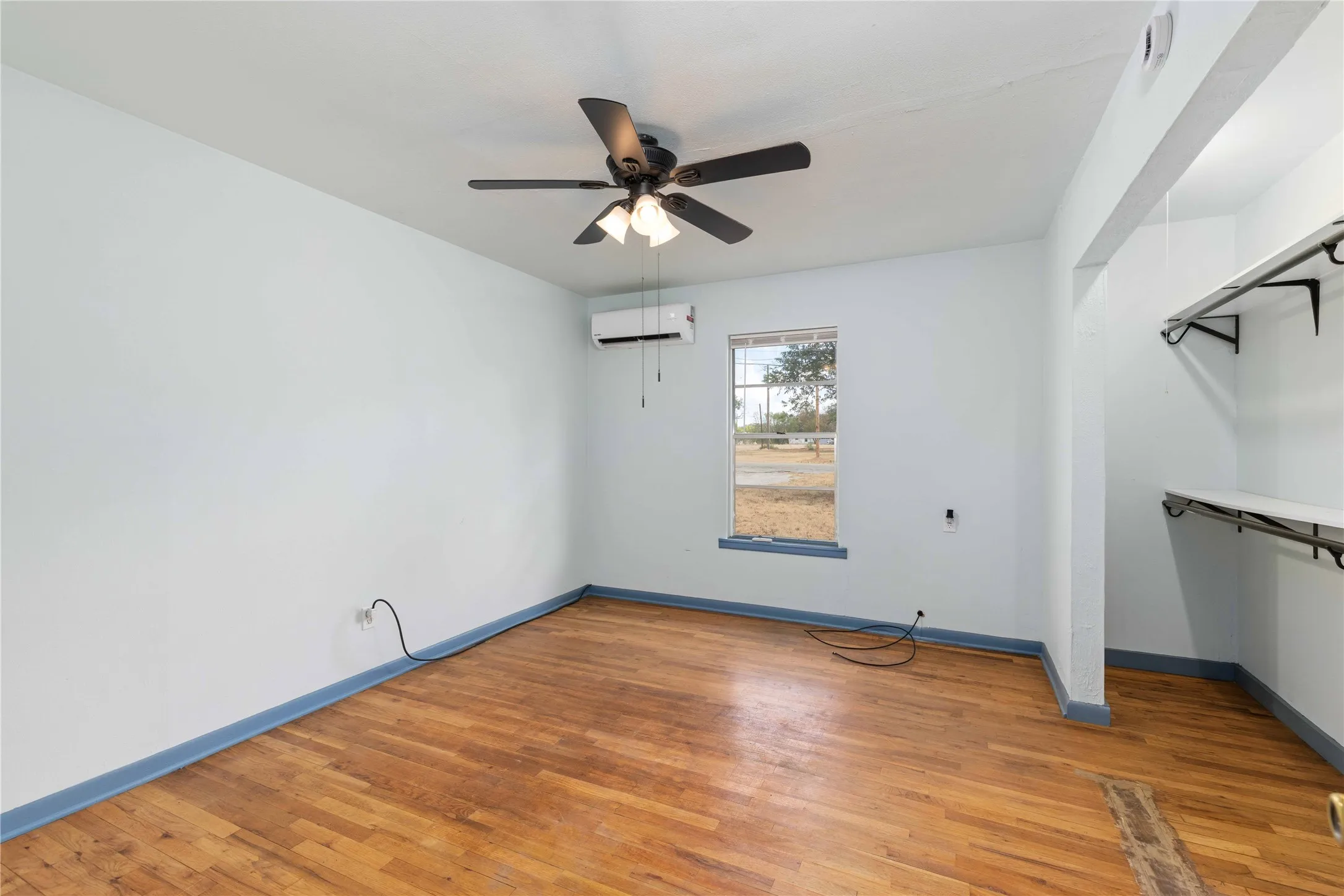 Single Family Residence For Sale in Brown County , 408 S 4th Street, Bangs, Texas 76823, 3 Bedroom, 1 Bathroom, Garage spaces, 1,176 Sqft, built in 1945, mls#21391907, Real Estate Agent in Bangs, Homes For Sale in Brown county, Homes For Sale in Bangs, Realtor in Bangs Texas, Real Estate Brokerage Independent Realty Texas, Luminita Cordes Realtor
