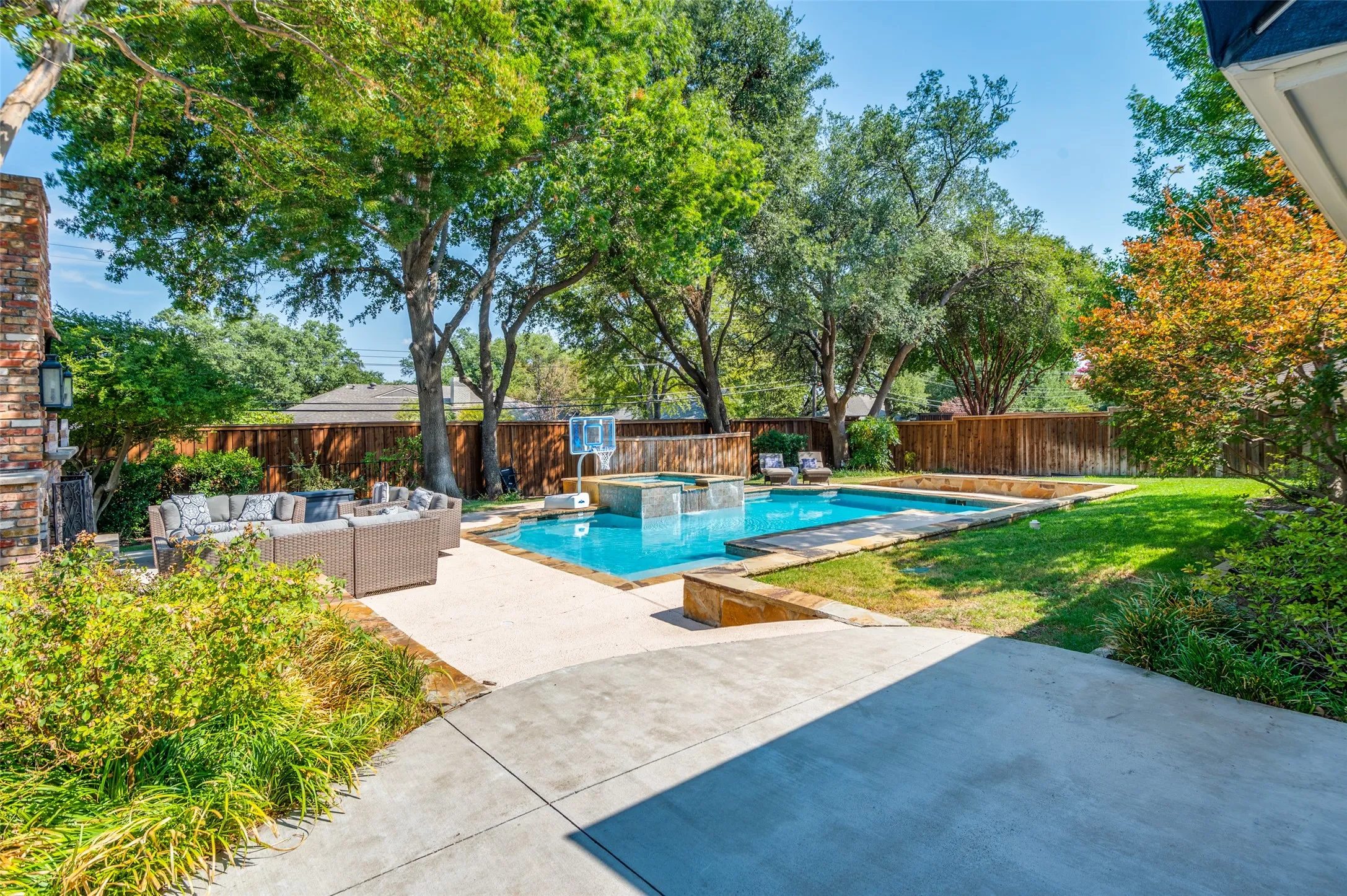 Single Family Residence For Sale in Dallas County , 7127 Stonetrail Drive, Dallas, Texas 75230, 5 Bedroom, 6 Bathroom, 2 Garage spaces, 3,750 Sqft, built in 1967, mls#21390599, Real Estate Agent in Dallas, Homes For Sale in Dallas county, Homes For Sale in Dallas, Realtor in Dallas Texas, Real Estate Brokerage Independent Realty Texas, Luminita Cordes Realtor