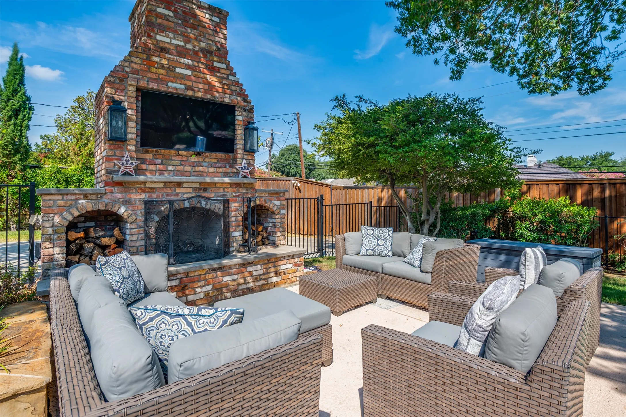 Single Family Residence For Sale in Dallas County , 7127 Stonetrail Drive, Dallas, Texas 75230, 5 Bedroom, 6 Bathroom, 2 Garage spaces, 3,750 Sqft, built in 1967, mls#21390599, Real Estate Agent in Dallas, Homes For Sale in Dallas county, Homes For Sale in Dallas, Realtor in Dallas Texas, Real Estate Brokerage Independent Realty Texas, Luminita Cordes Realtor