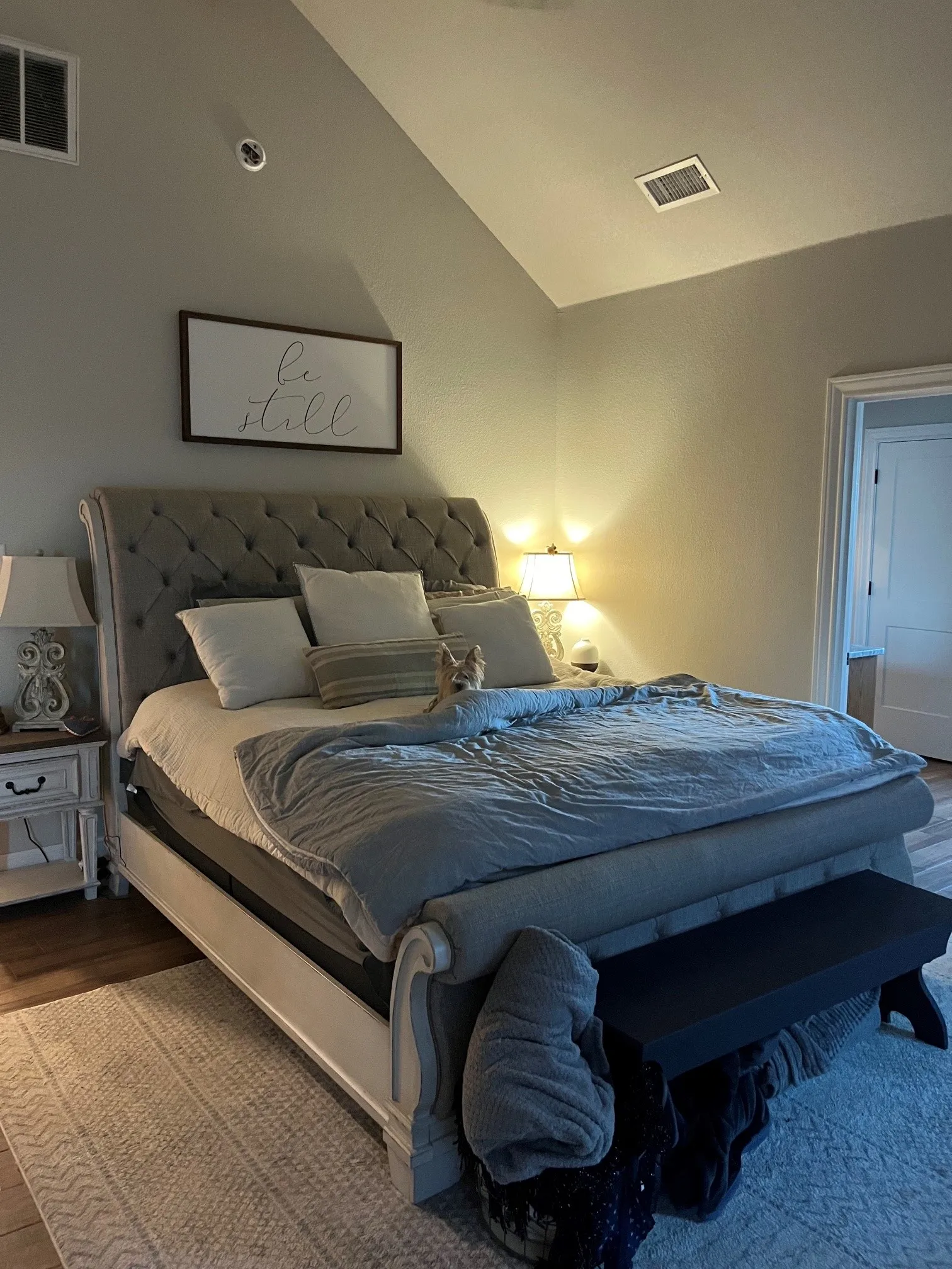 Vaulted ceiling with an overhead light fixture