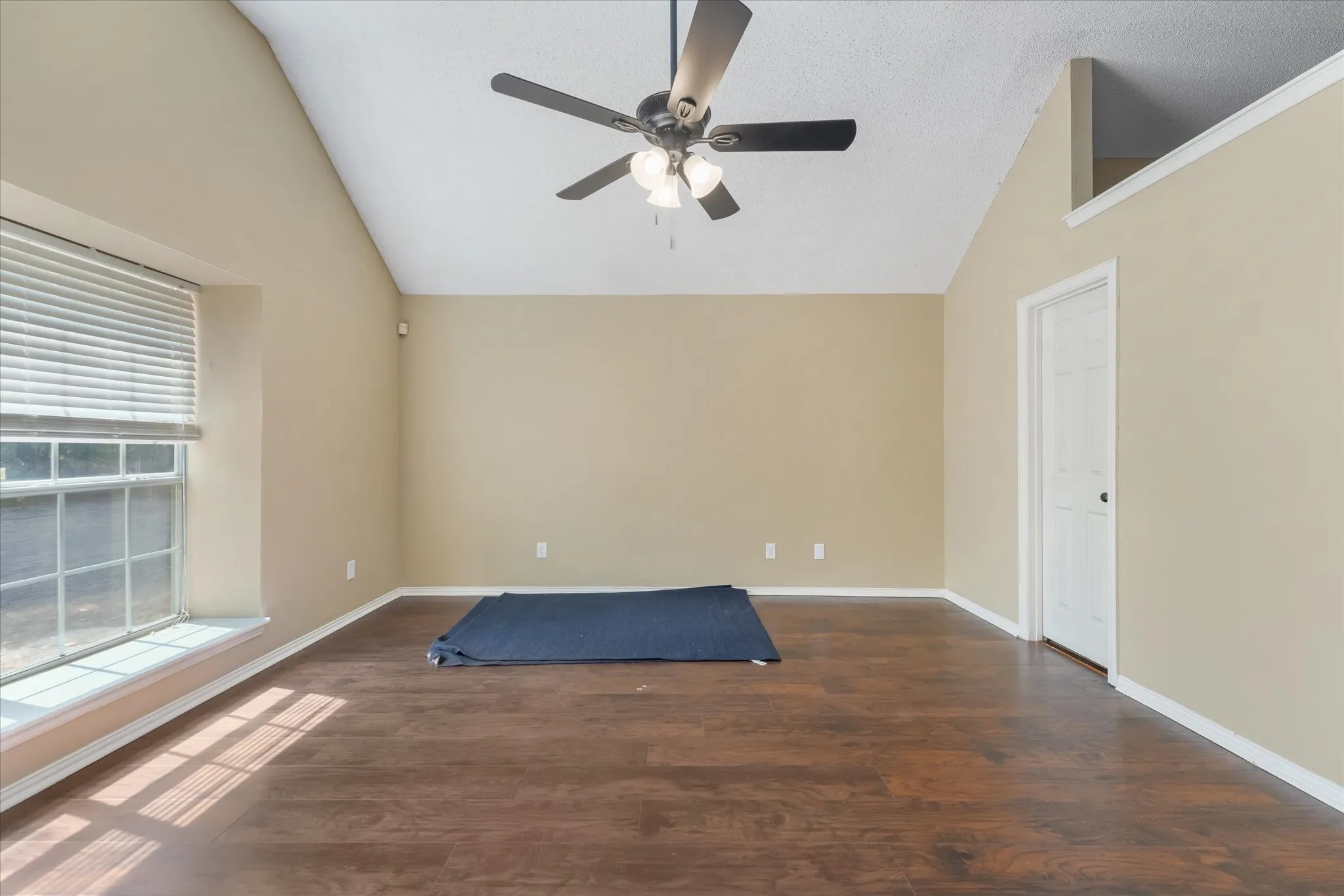Single Family Residence For Rent in Denton County , 2129 Whetstone Drive, Corinth, Texas 76210, 4 Bedroom, 2 Bathroom, Garage spaces, 1,788 Sqft, built in 1994, mls#21392010, Real Estate Agent in Corinth, Homes For Rent in Denton county, Homes For Rent in Corinth, Realtor in Corinth Texas, Real Estate Brokerage Independent Realty Texas, Luminita Cordes Realtor