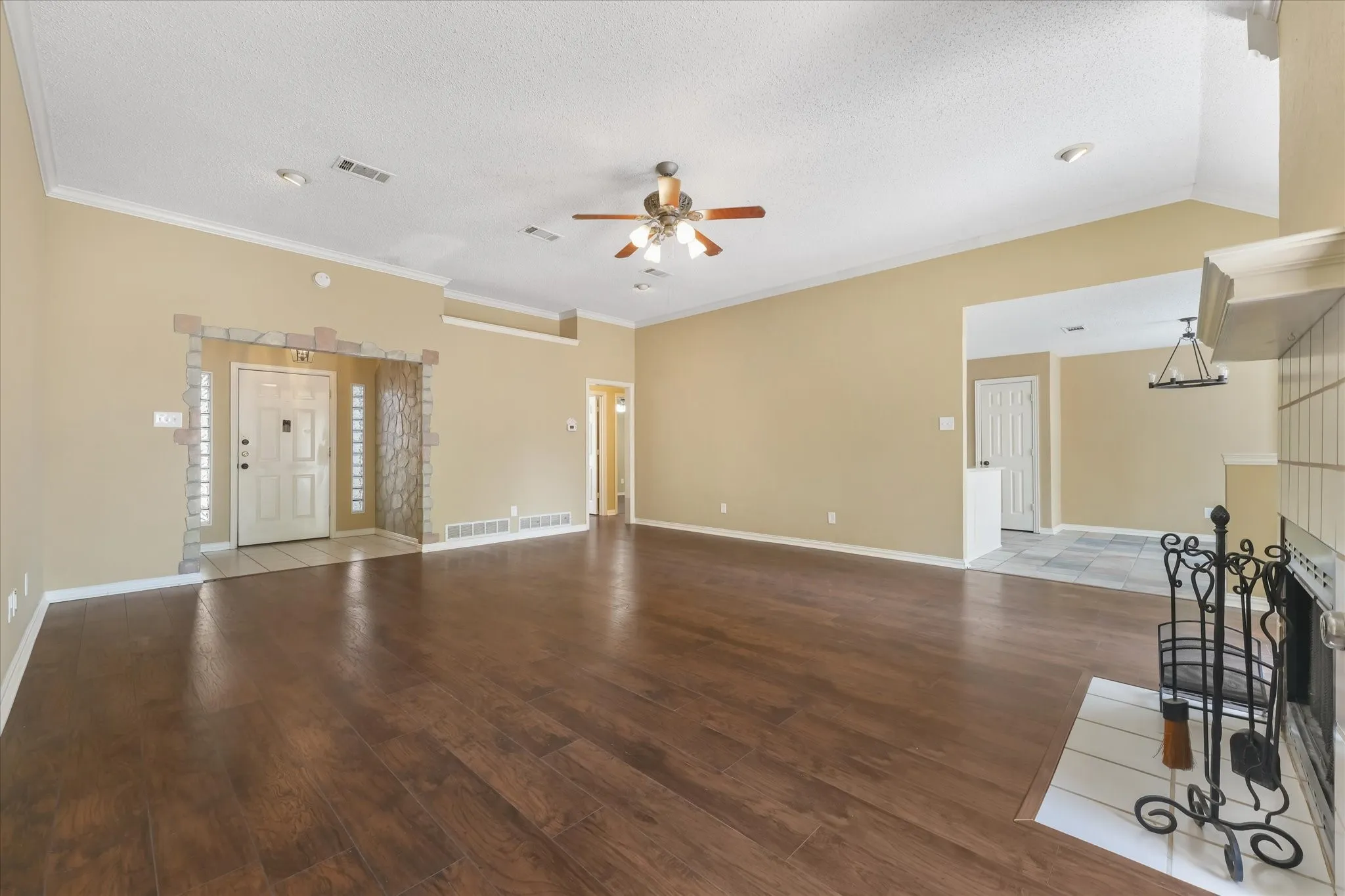Single Family Residence For Rent in Denton County , 2129 Whetstone Drive, Corinth, Texas 76210, 4 Bedroom, 2 Bathroom, Garage spaces, 1,788 Sqft, built in 1994, mls#21392010, Real Estate Agent in Corinth, Homes For Rent in Denton county, Homes For Rent in Corinth, Realtor in Corinth Texas, Real Estate Brokerage Independent Realty Texas, Luminita Cordes Realtor