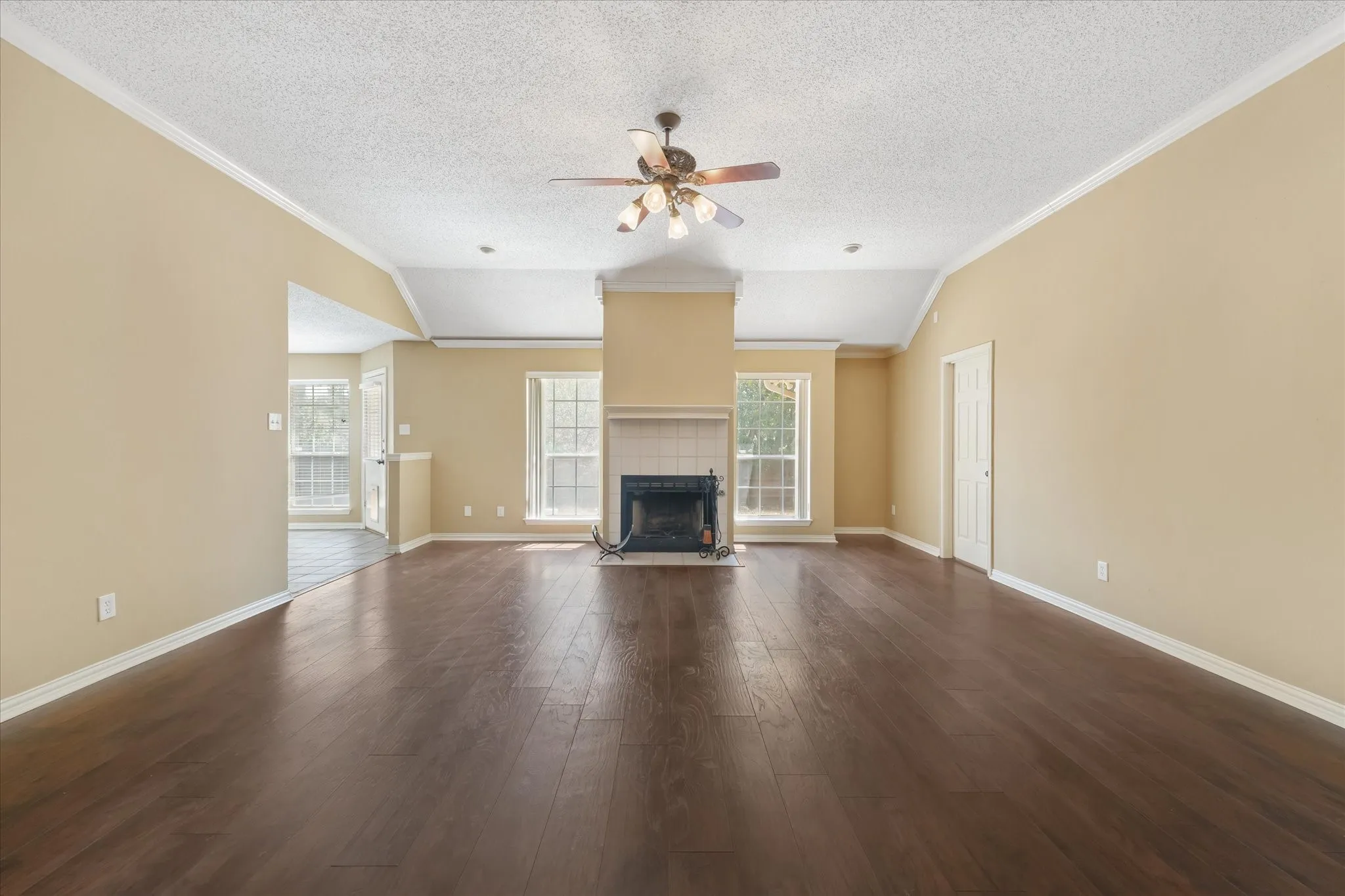 Single Family Residence For Rent in Denton County , 2129 Whetstone Drive, Corinth, Texas 76210, 4 Bedroom, 2 Bathroom, Garage spaces, 1,788 Sqft, built in 1994, mls#21392010, Real Estate Agent in Corinth, Homes For Rent in Denton county, Homes For Rent in Corinth, Realtor in Corinth Texas, Real Estate Brokerage Independent Realty Texas, Luminita Cordes Realtor
