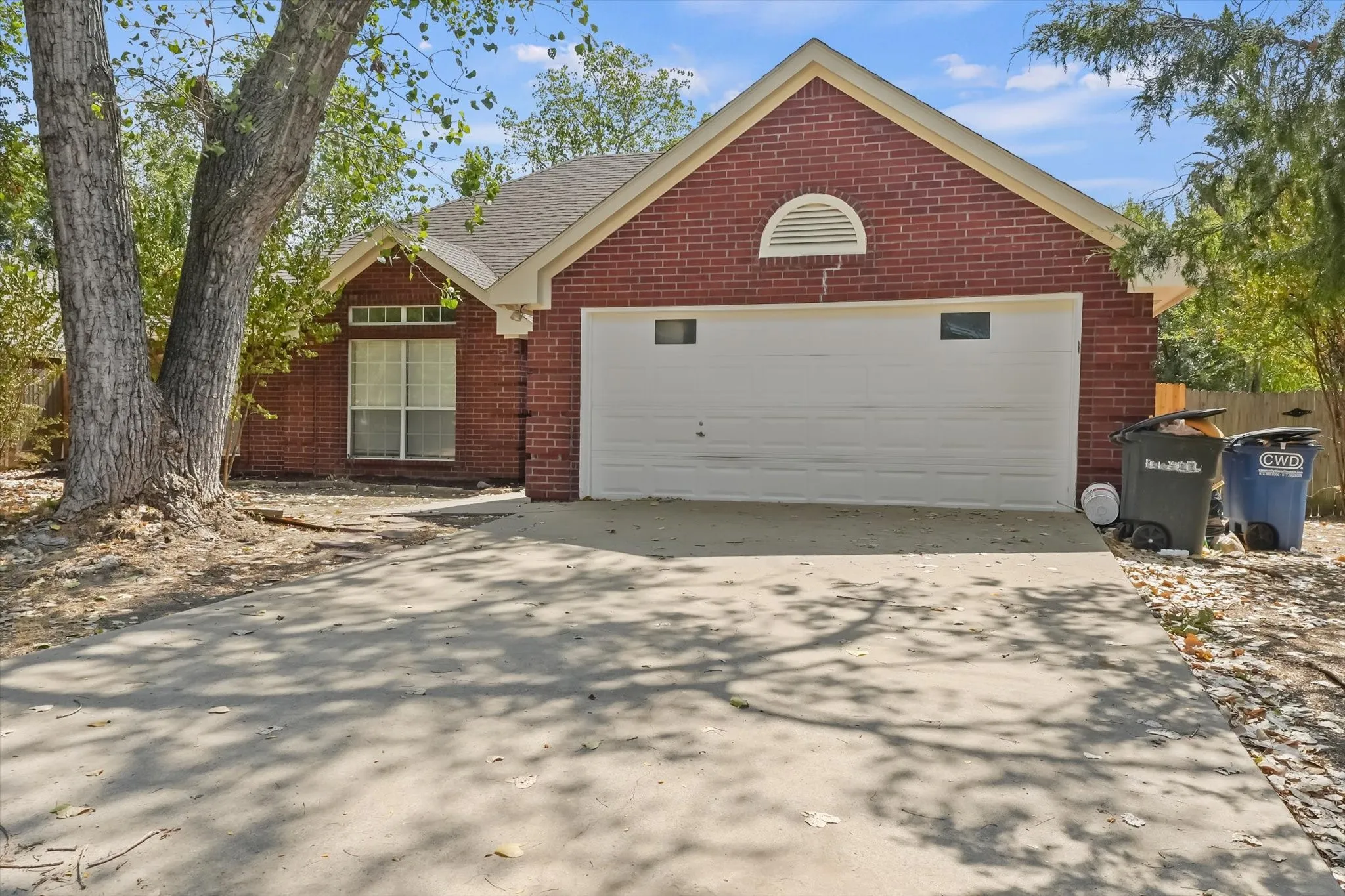 Single Family Residence For Rent in Denton County , 2129 Whetstone Drive, Corinth, Texas 76210, 4 Bedroom, 2 Bathroom, Garage spaces, 1,788 Sqft, built in 1994, mls#21392010, Real Estate Agent in Corinth, Homes For Rent in Denton county, Homes For Rent in Corinth, Realtor in Corinth Texas, Real Estate Brokerage Independent Realty Texas, Luminita Cordes Realtor