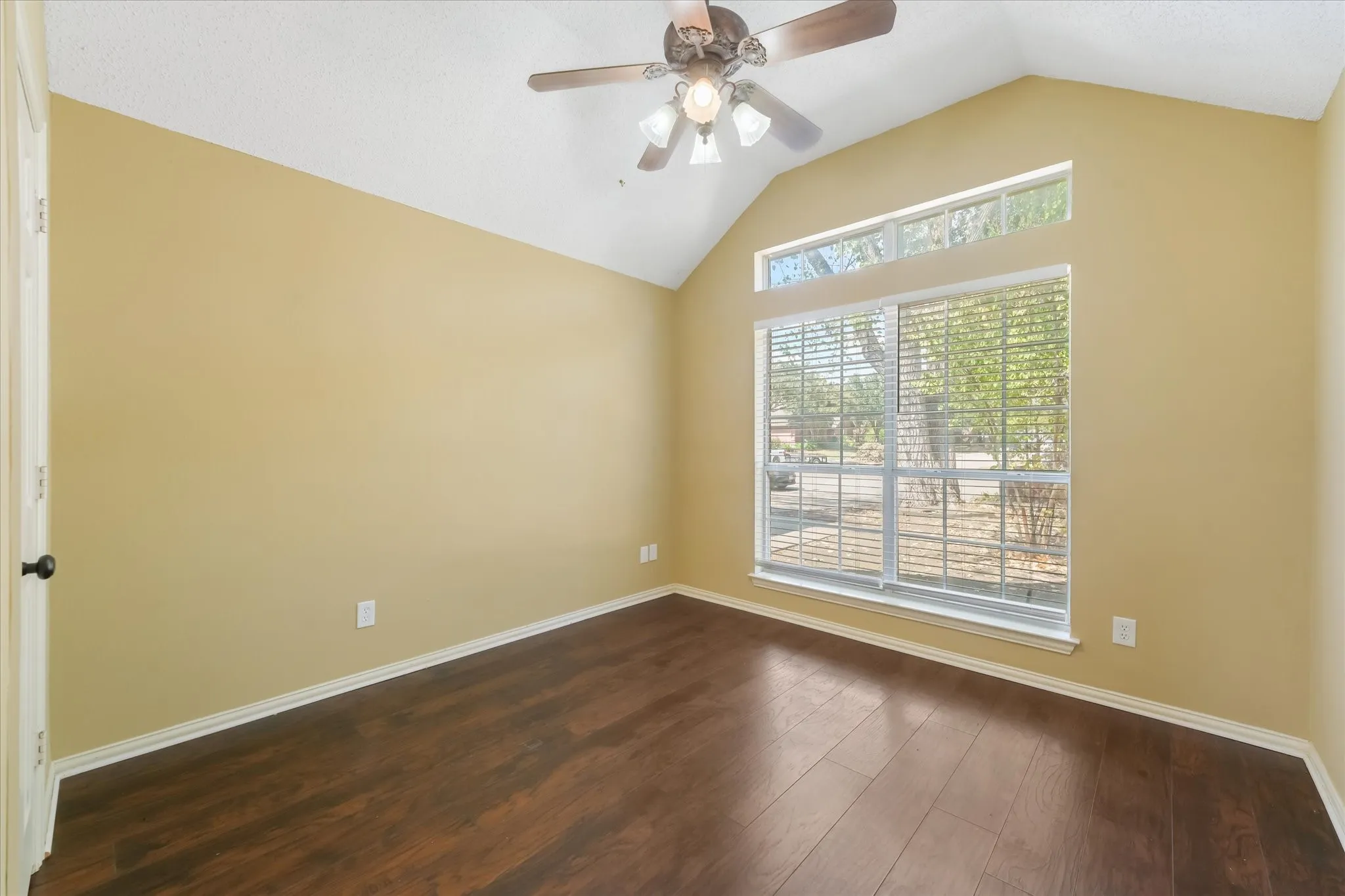 Single Family Residence For Rent in Denton County , 2129 Whetstone Drive, Corinth, Texas 76210, 4 Bedroom, 2 Bathroom, Garage spaces, 1,788 Sqft, built in 1994, mls#21392010, Real Estate Agent in Corinth, Homes For Rent in Denton county, Homes For Rent in Corinth, Realtor in Corinth Texas, Real Estate Brokerage Independent Realty Texas, Luminita Cordes Realtor