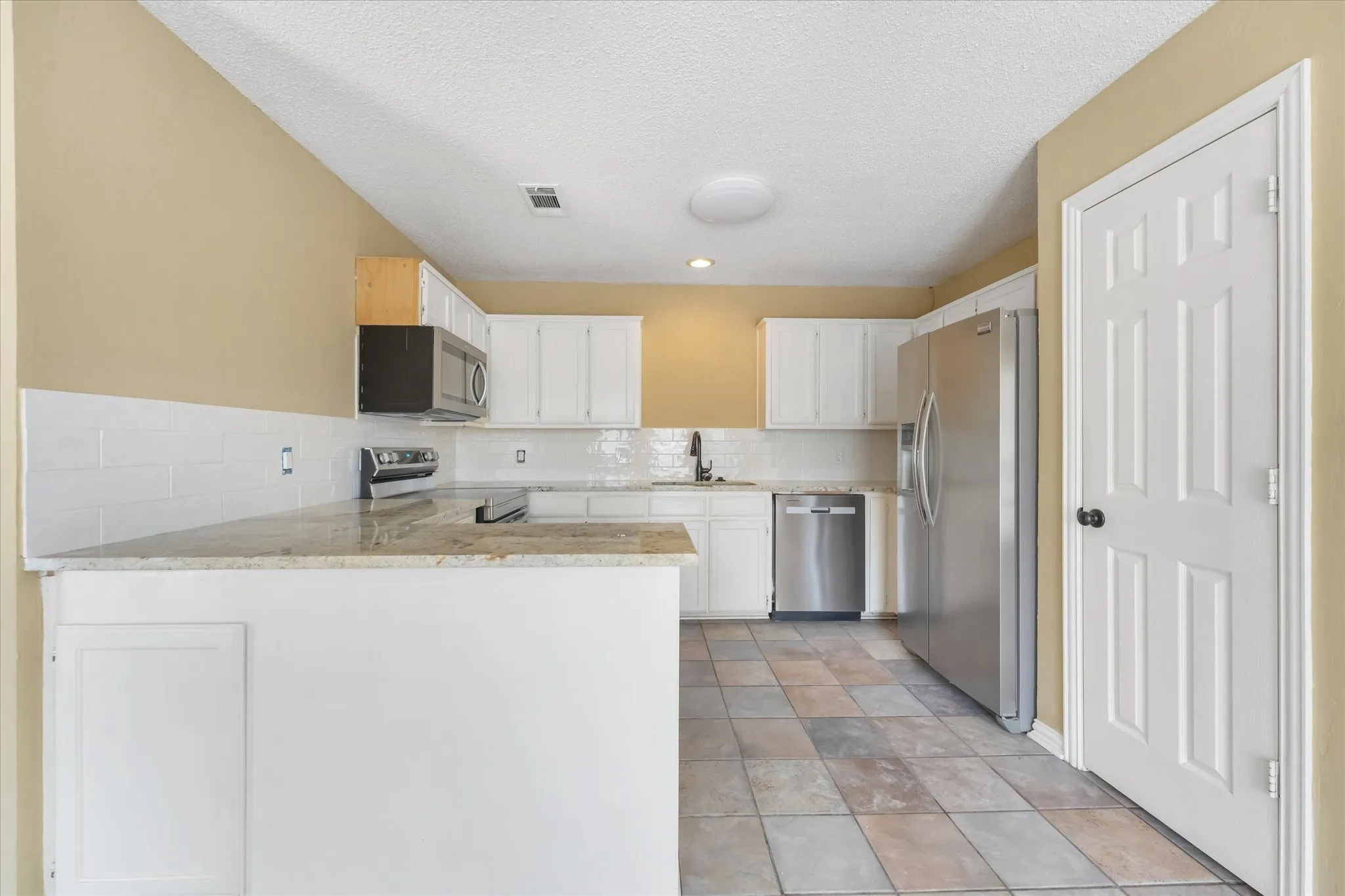 Single Family Residence For Rent in Denton County , 2129 Whetstone Drive, Corinth, Texas 76210, 4 Bedroom, 2 Bathroom, Garage spaces, 1,788 Sqft, built in 1994, mls#21392010, Real Estate Agent in Corinth, Homes For Rent in Denton county, Homes For Rent in Corinth, Realtor in Corinth Texas, Real Estate Brokerage Independent Realty Texas, Luminita Cordes Realtor