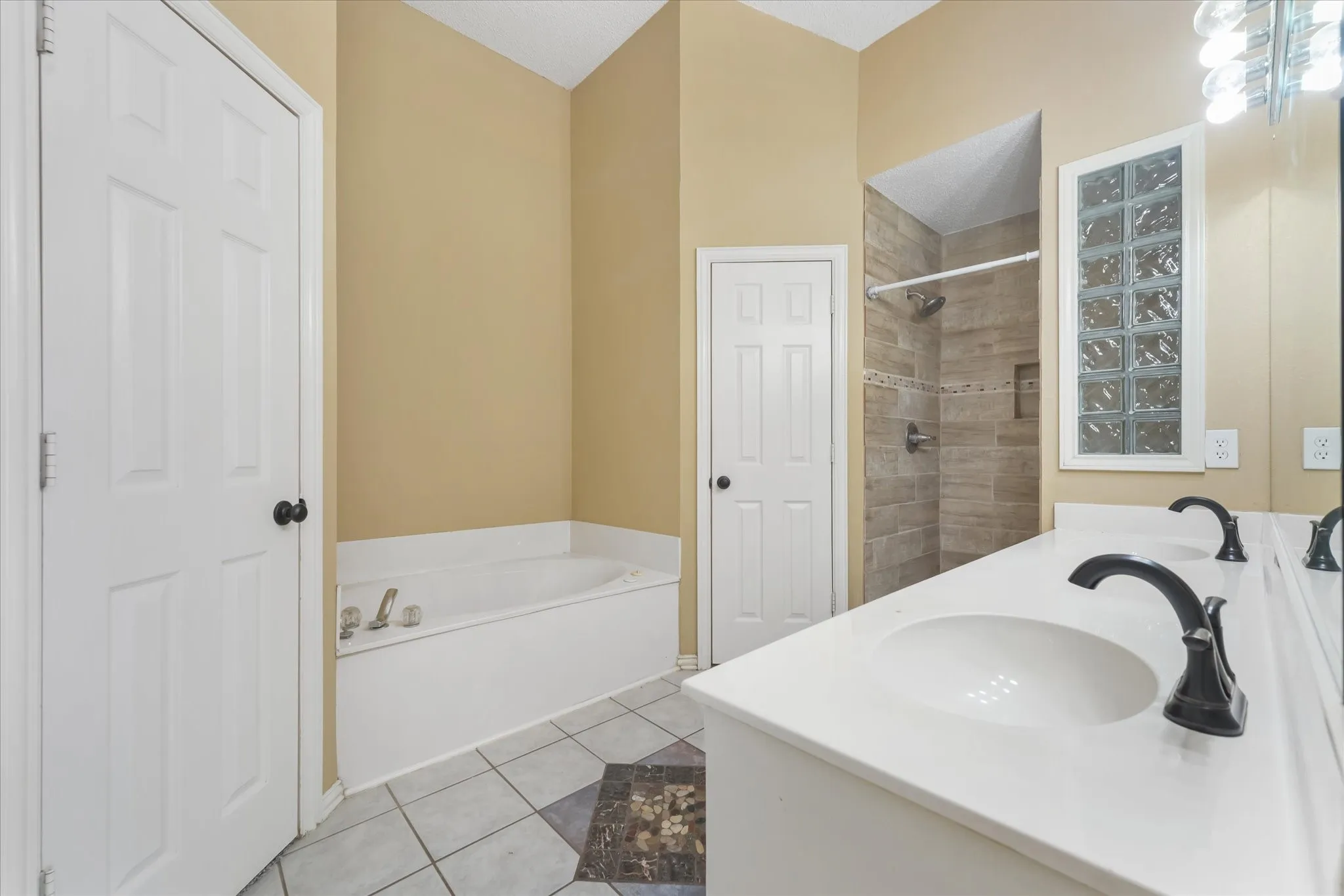 Single Family Residence For Rent in Denton County , 2129 Whetstone Drive, Corinth, Texas 76210, 4 Bedroom, 2 Bathroom, Garage spaces, 1,788 Sqft, built in 1994, mls#21392010, Real Estate Agent in Corinth, Homes For Rent in Denton county, Homes For Rent in Corinth, Realtor in Corinth Texas, Real Estate Brokerage Independent Realty Texas, Luminita Cordes Realtor