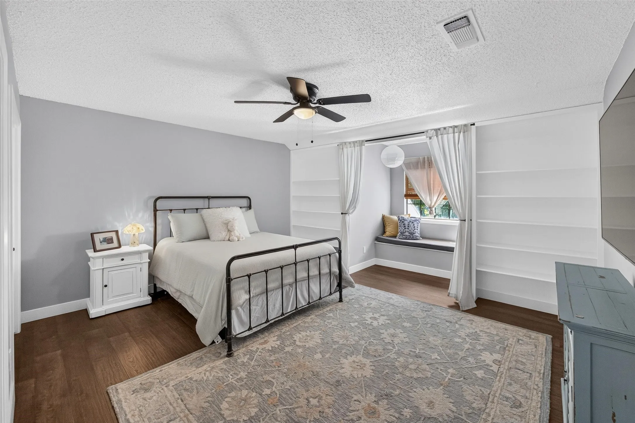 Single Family Residence For Sale in Tarrant County , 1609 Ems Road W, Fort Worth, Texas 76116, 4 Bedroom, 3 Bathroom, Garage spaces, 3,020 Sqft, built in 1976, mls#21391796, Real Estate Agent in Fort Worth, Homes For Sale in Tarrant county, Homes For Sale in Fort Worth, Realtor in Fort Worth Texas, Real Estate Brokerage Independent Realty Texas, Luminita Cordes Realtor