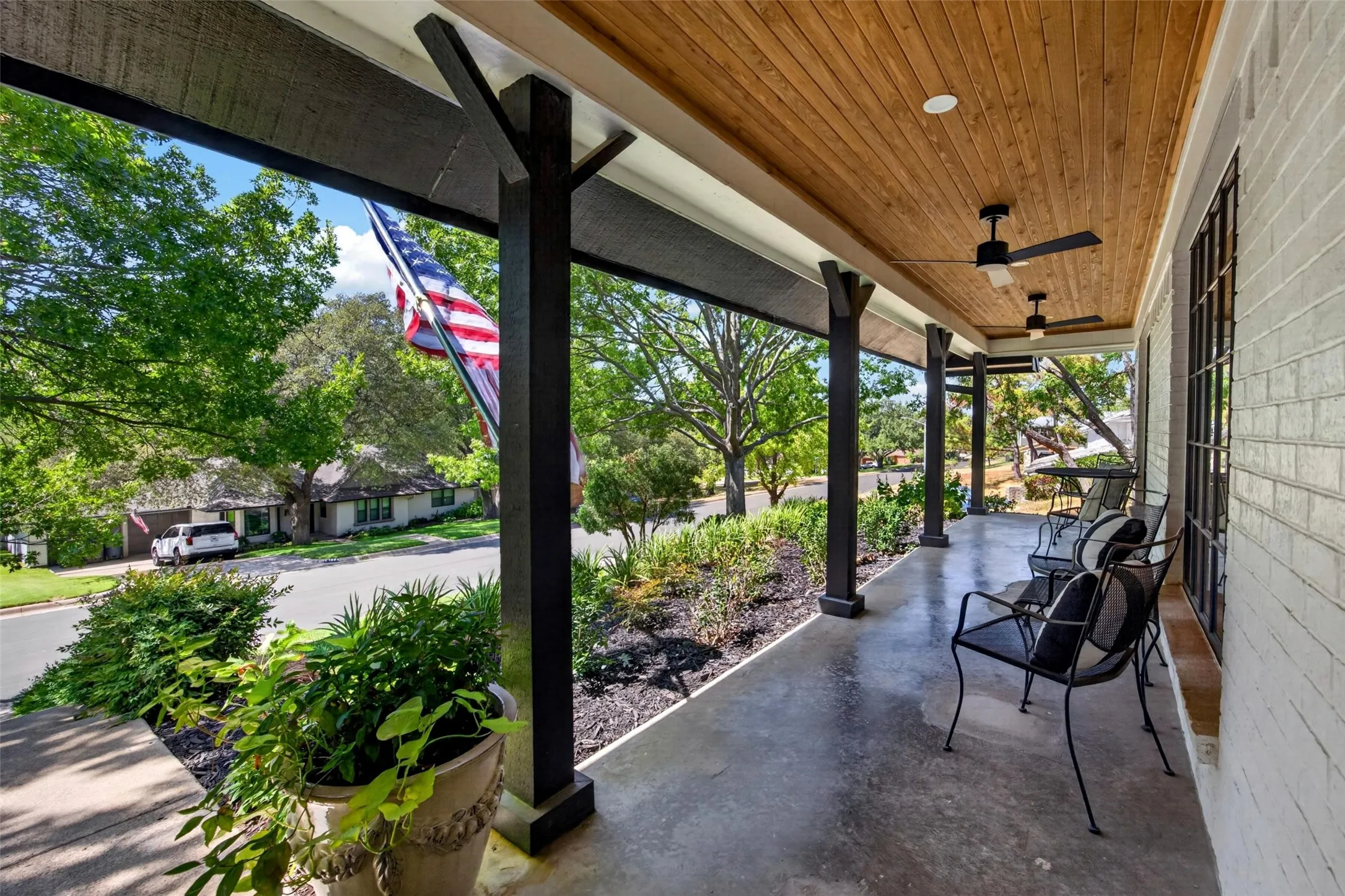 Single Family Residence For Sale in Tarrant County , 1609 Ems Road W, Fort Worth, Texas 76116, 4 Bedroom, 3 Bathroom, Garage spaces, 3,020 Sqft, built in 1976, mls#21391796, Real Estate Agent in Fort Worth, Homes For Sale in Tarrant county, Homes For Sale in Fort Worth, Realtor in Fort Worth Texas, Real Estate Brokerage Independent Realty Texas, Luminita Cordes Realtor