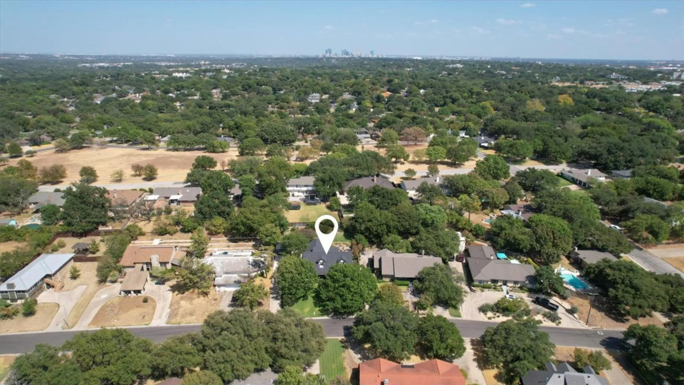 Single Family Residence For Sale in Tarrant County , 1609 Ems Road W, Fort Worth, Texas 76116, 4 Bedroom, 3 Bathroom, Garage spaces, 3,020 Sqft, built in 1976, mls#21391796, Real Estate Agent in Fort Worth, Homes For Sale in Tarrant county, Homes For Sale in Fort Worth, Realtor in Fort Worth Texas, Real Estate Brokerage Independent Realty Texas, Luminita Cordes Realtor