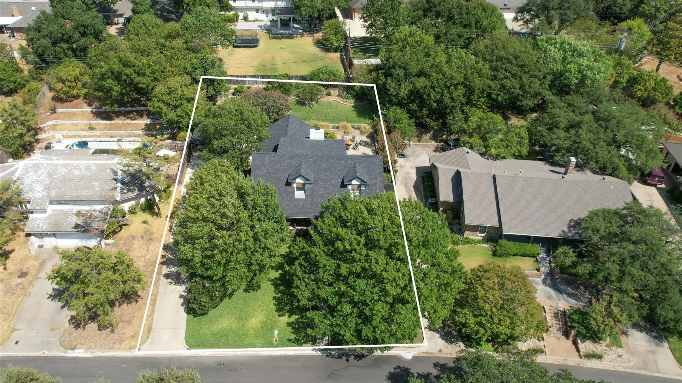 Single Family Residence For Sale in Tarrant County , 1609 Ems Road W, Fort Worth, Texas 76116, 4 Bedroom, 3 Bathroom, Garage spaces, 3,020 Sqft, built in 1976, mls#21391796, Real Estate Agent in Fort Worth, Homes For Sale in Tarrant county, Homes For Sale in Fort Worth, Realtor in Fort Worth Texas, Real Estate Brokerage Independent Realty Texas, Luminita Cordes Realtor
