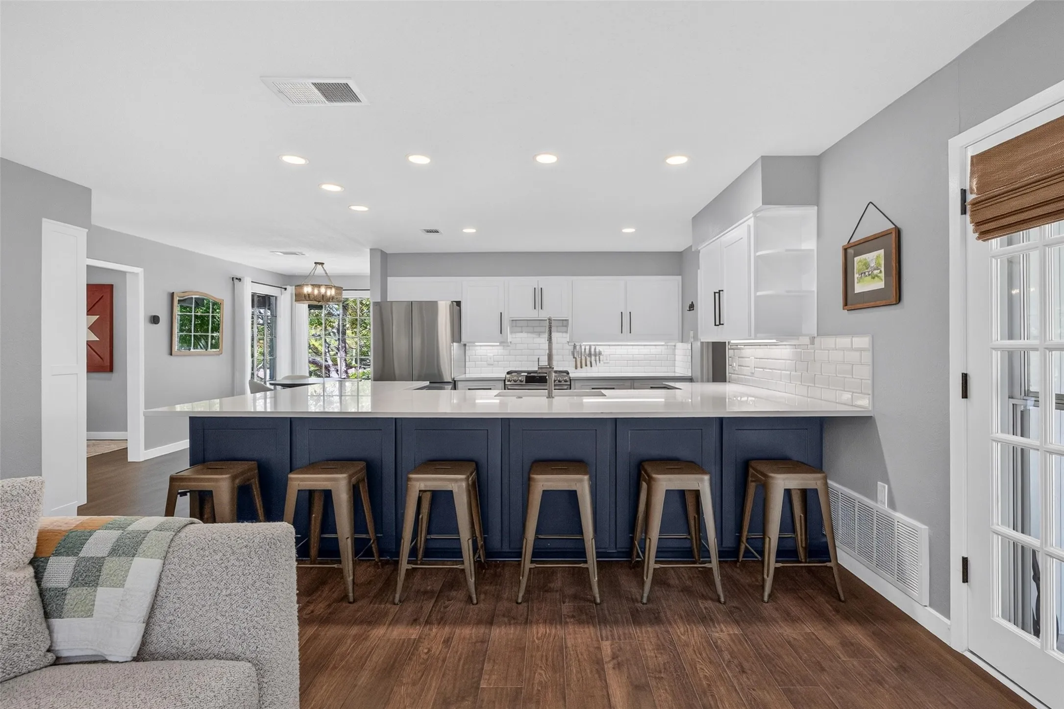 Single Family Residence For Sale in Tarrant County , 1609 Ems Road W, Fort Worth, Texas 76116, 4 Bedroom, 3 Bathroom, Garage spaces, 3,020 Sqft, built in 1976, mls#21391796, Real Estate Agent in Fort Worth, Homes For Sale in Tarrant county, Homes For Sale in Fort Worth, Realtor in Fort Worth Texas, Real Estate Brokerage Independent Realty Texas, Luminita Cordes Realtor