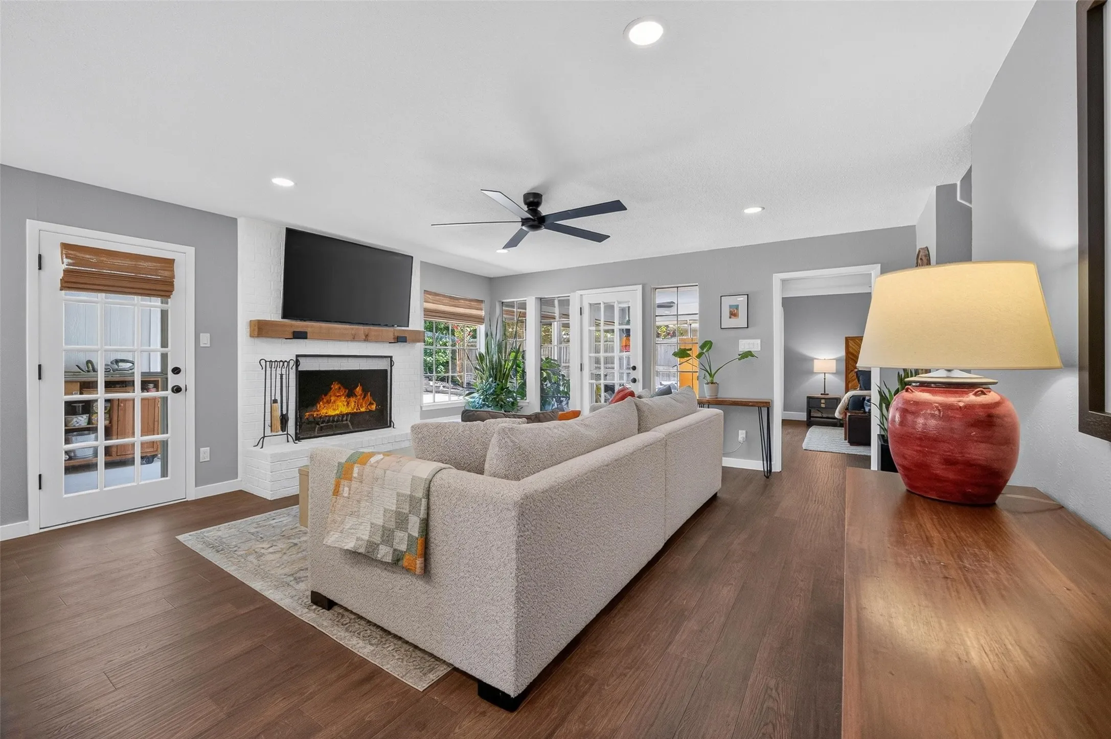 Single Family Residence For Sale in Tarrant County , 1609 Ems Road W, Fort Worth, Texas 76116, 4 Bedroom, 3 Bathroom, Garage spaces, 3,020 Sqft, built in 1976, mls#21391796, Real Estate Agent in Fort Worth, Homes For Sale in Tarrant county, Homes For Sale in Fort Worth, Realtor in Fort Worth Texas, Real Estate Brokerage Independent Realty Texas, Luminita Cordes Realtor