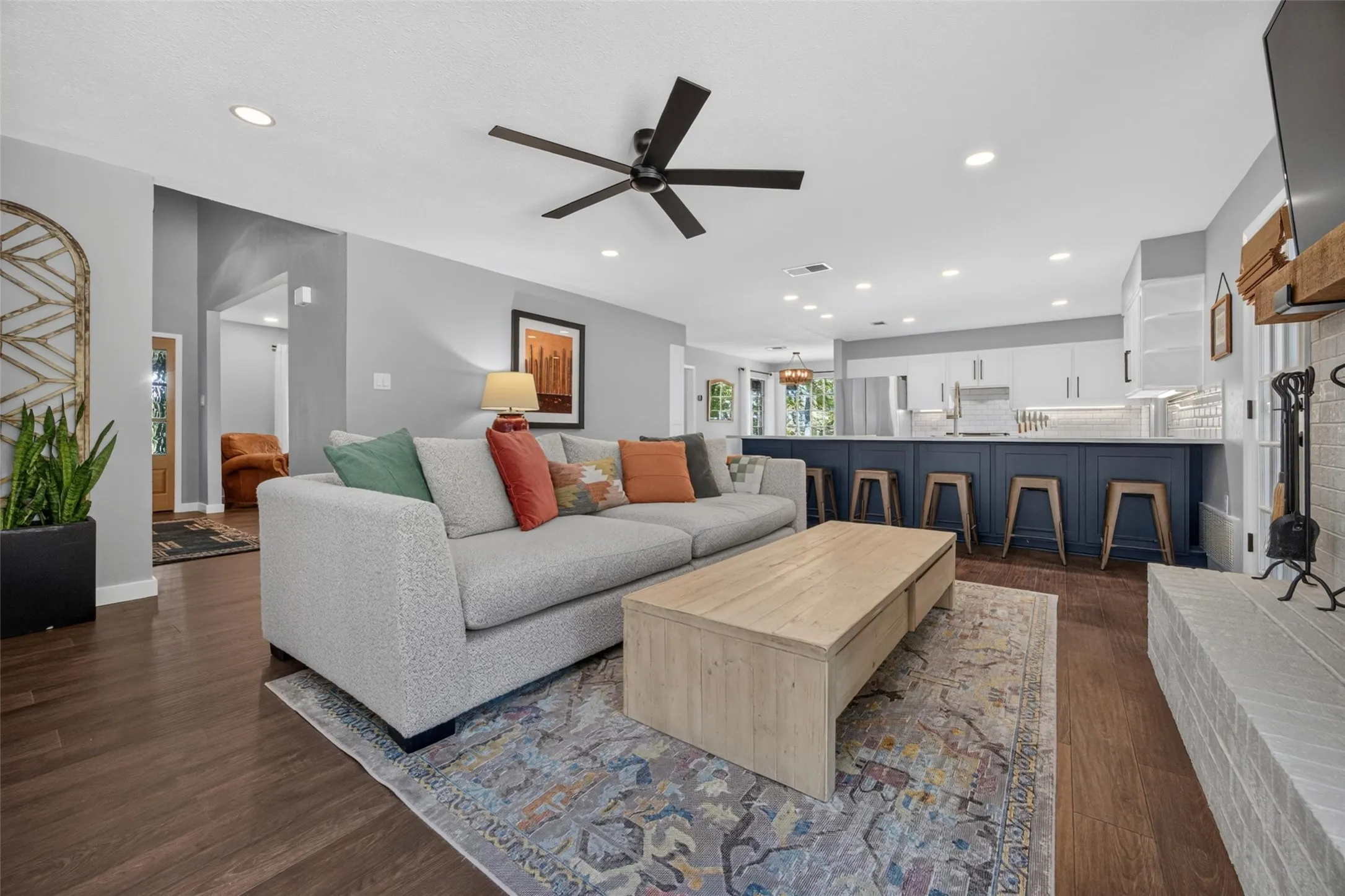Single Family Residence For Sale in Tarrant County , 1609 Ems Road W, Fort Worth, Texas 76116, 4 Bedroom, 3 Bathroom, Garage spaces, 3,020 Sqft, built in 1976, mls#21391796, Real Estate Agent in Fort Worth, Homes For Sale in Tarrant county, Homes For Sale in Fort Worth, Realtor in Fort Worth Texas, Real Estate Brokerage Independent Realty Texas, Luminita Cordes Realtor