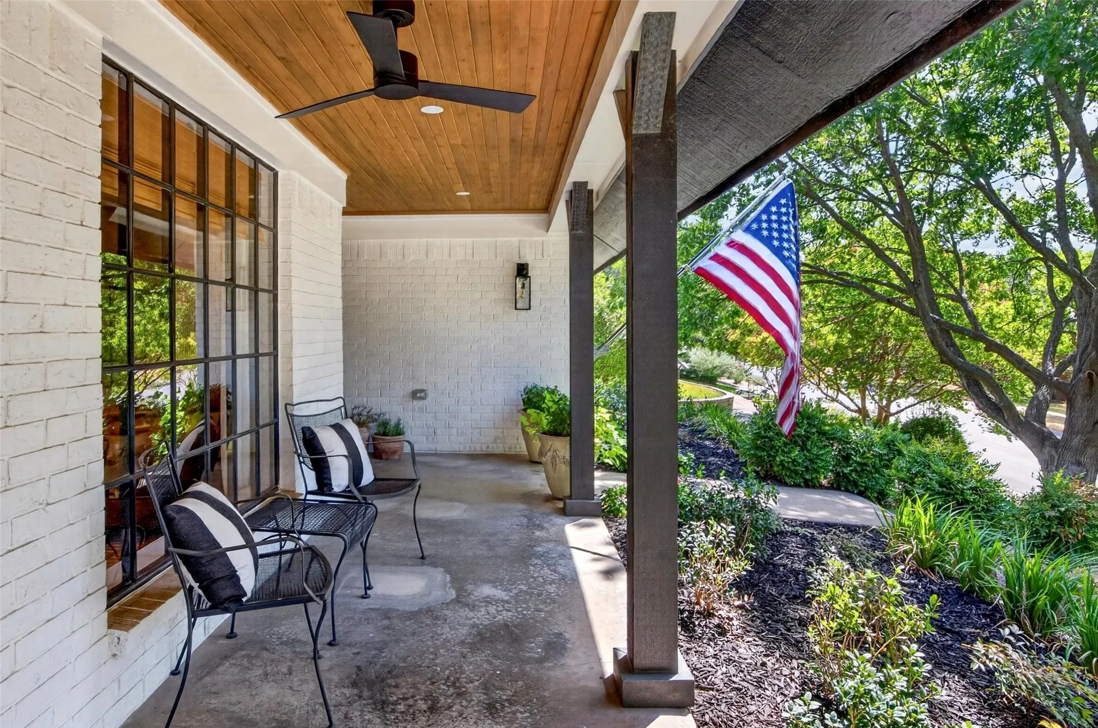 Single Family Residence For Sale in Tarrant County , 1609 Ems Road W, Fort Worth, Texas 76116, 4 Bedroom, 3 Bathroom, Garage spaces, 3,020 Sqft, built in 1976, mls#21391796, Real Estate Agent in Fort Worth, Homes For Sale in Tarrant county, Homes For Sale in Fort Worth, Realtor in Fort Worth Texas, Real Estate Brokerage Independent Realty Texas, Luminita Cordes Realtor