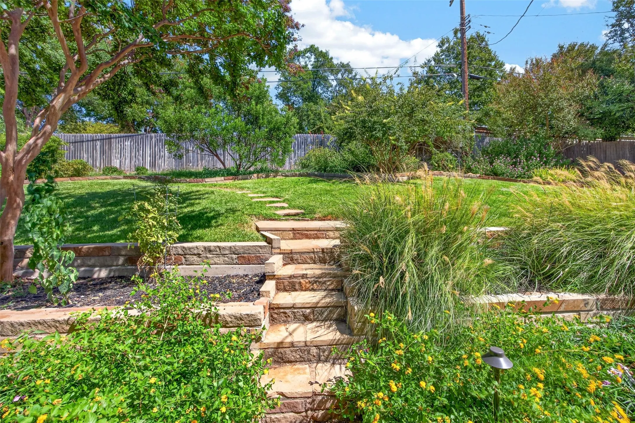 Single Family Residence For Sale in Tarrant County , 1609 Ems Road W, Fort Worth, Texas 76116, 4 Bedroom, 3 Bathroom, Garage spaces, 3,020 Sqft, built in 1976, mls#21391796, Real Estate Agent in Fort Worth, Homes For Sale in Tarrant county, Homes For Sale in Fort Worth, Realtor in Fort Worth Texas, Real Estate Brokerage Independent Realty Texas, Luminita Cordes Realtor