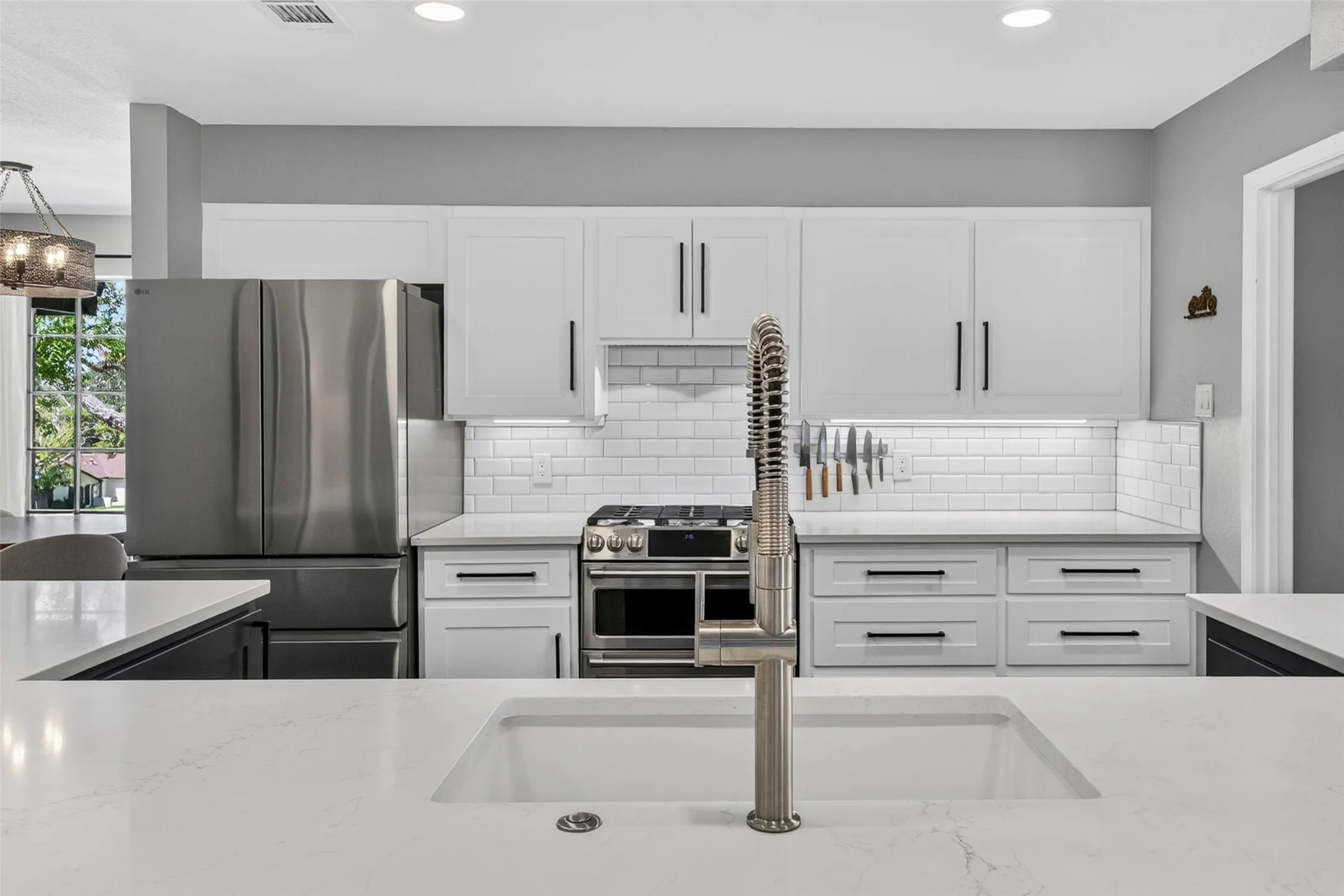 Single Family Residence For Sale in Tarrant County , 1609 Ems Road W, Fort Worth, Texas 76116, 4 Bedroom, 3 Bathroom, Garage spaces, 3,020 Sqft, built in 1976, mls#21391796, Real Estate Agent in Fort Worth, Homes For Sale in Tarrant county, Homes For Sale in Fort Worth, Realtor in Fort Worth Texas, Real Estate Brokerage Independent Realty Texas, Luminita Cordes Realtor