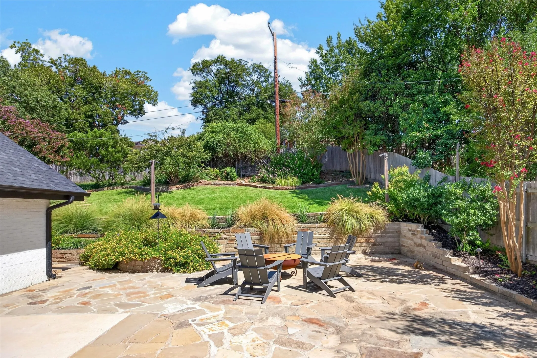 Single Family Residence For Sale in Tarrant County , 1609 Ems Road W, Fort Worth, Texas 76116, 4 Bedroom, 3 Bathroom, Garage spaces, 3,020 Sqft, built in 1976, mls#21391796, Real Estate Agent in Fort Worth, Homes For Sale in Tarrant county, Homes For Sale in Fort Worth, Realtor in Fort Worth Texas, Real Estate Brokerage Independent Realty Texas, Luminita Cordes Realtor