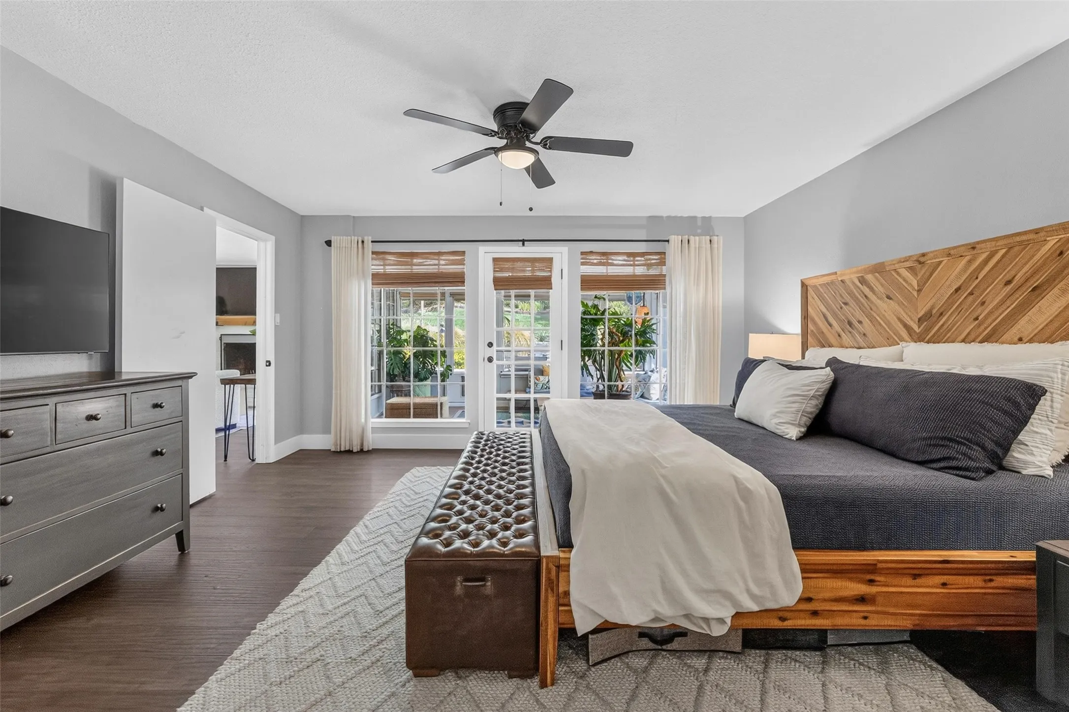 Single Family Residence For Sale in Tarrant County , 1609 Ems Road W, Fort Worth, Texas 76116, 4 Bedroom, 3 Bathroom, Garage spaces, 3,020 Sqft, built in 1976, mls#21391796, Real Estate Agent in Fort Worth, Homes For Sale in Tarrant county, Homes For Sale in Fort Worth, Realtor in Fort Worth Texas, Real Estate Brokerage Independent Realty Texas, Luminita Cordes Realtor