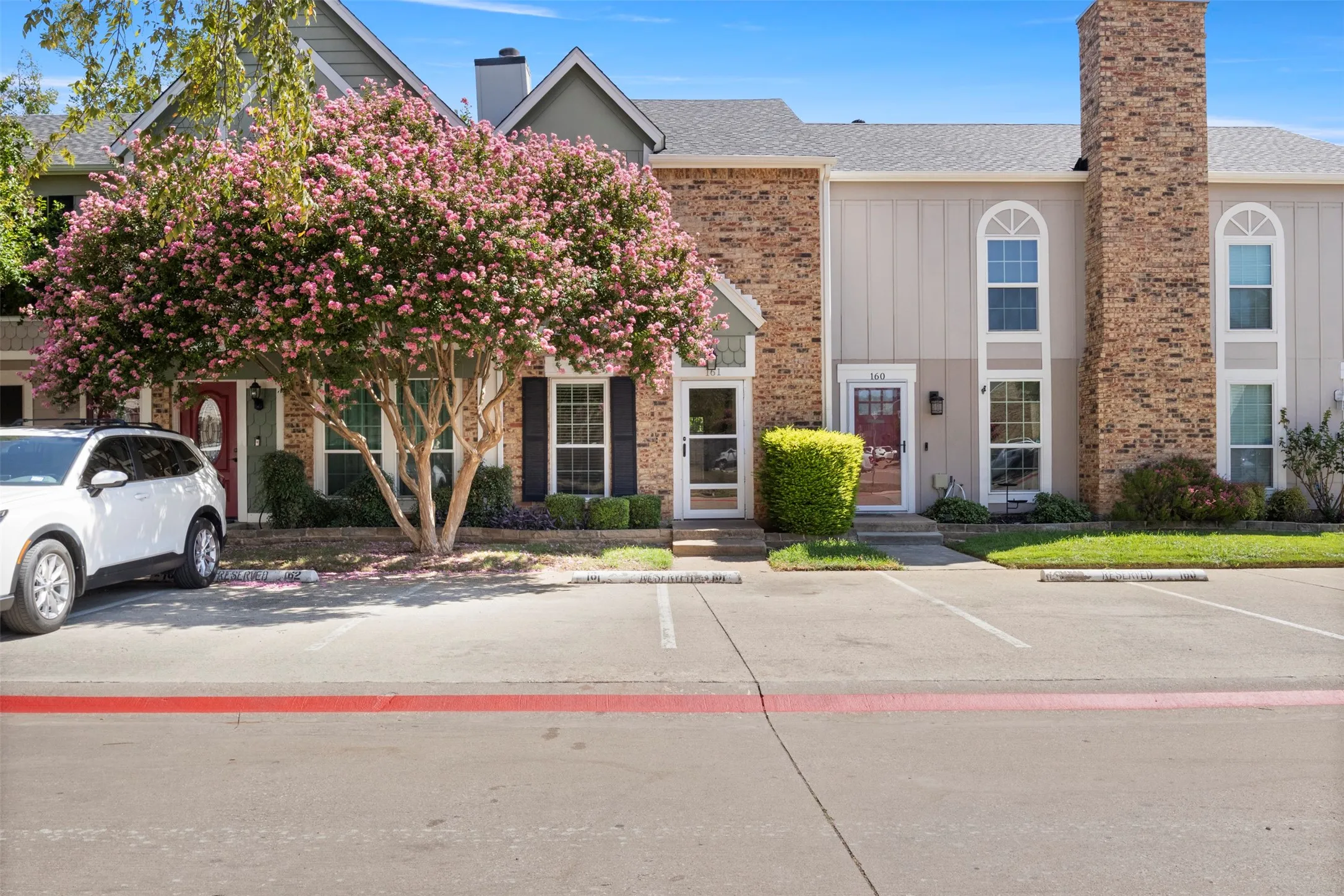 Townhouse For Sale in Tarrant County , 161 Merlin Way, Euless, Texas 76039, 2 Bedroom, 2 Bathroom, Garage spaces, 1,120 Sqft, built in 1983, mls#21389470, Real Estate Agent in Euless, Homes For Sale in Tarrant county, Homes For Sale in Euless, Realtor in Euless Texas, Real Estate Brokerage Independent Realty Texas, Luminita Cordes Realtor
