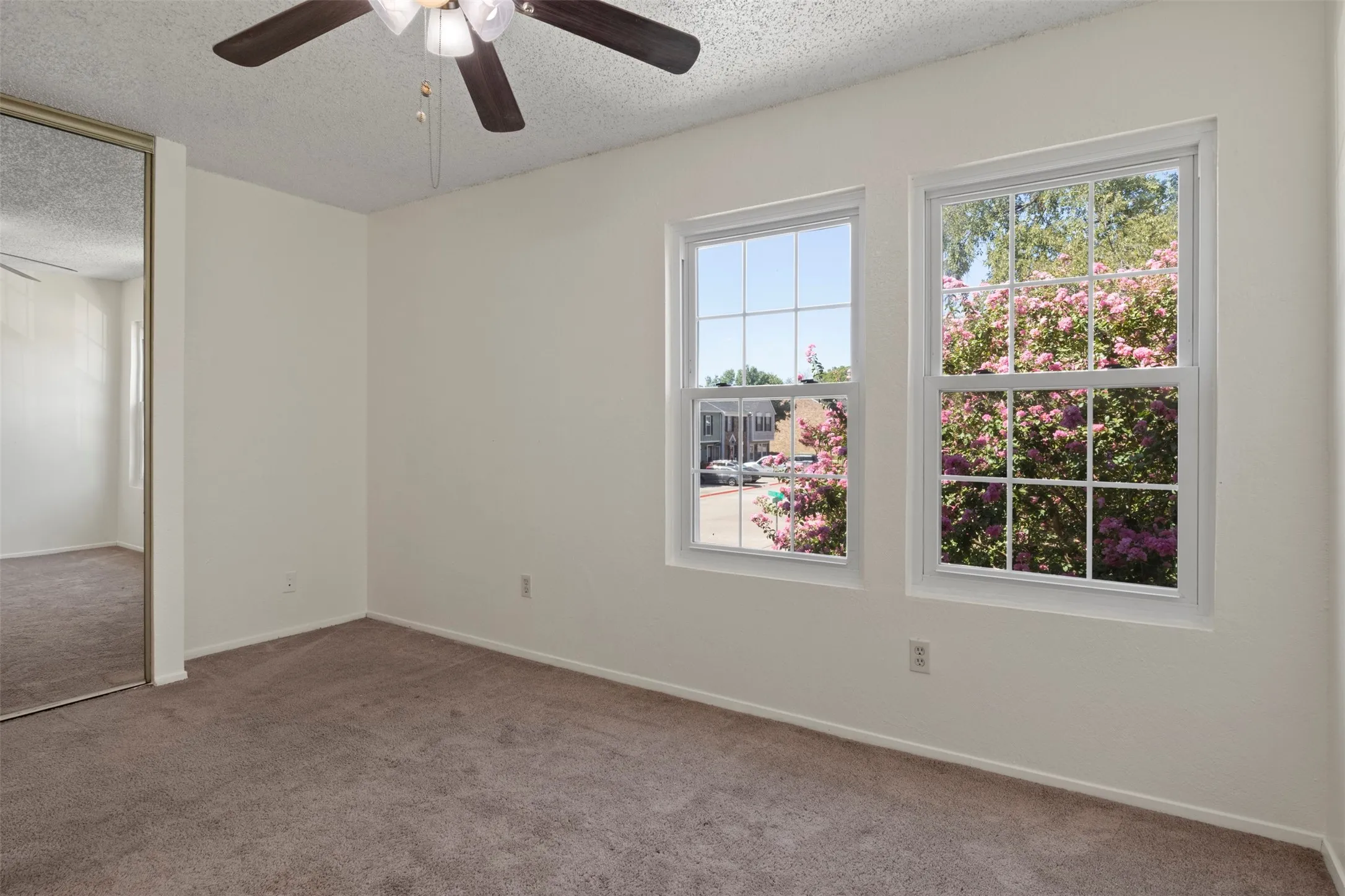 Townhouse For Sale in Tarrant County , 161 Merlin Way, Euless, Texas 76039, 2 Bedroom, 2 Bathroom, Garage spaces, 1,120 Sqft, built in 1983, mls#21389470, Real Estate Agent in Euless, Homes For Sale in Tarrant county, Homes For Sale in Euless, Realtor in Euless Texas, Real Estate Brokerage Independent Realty Texas, Luminita Cordes Realtor