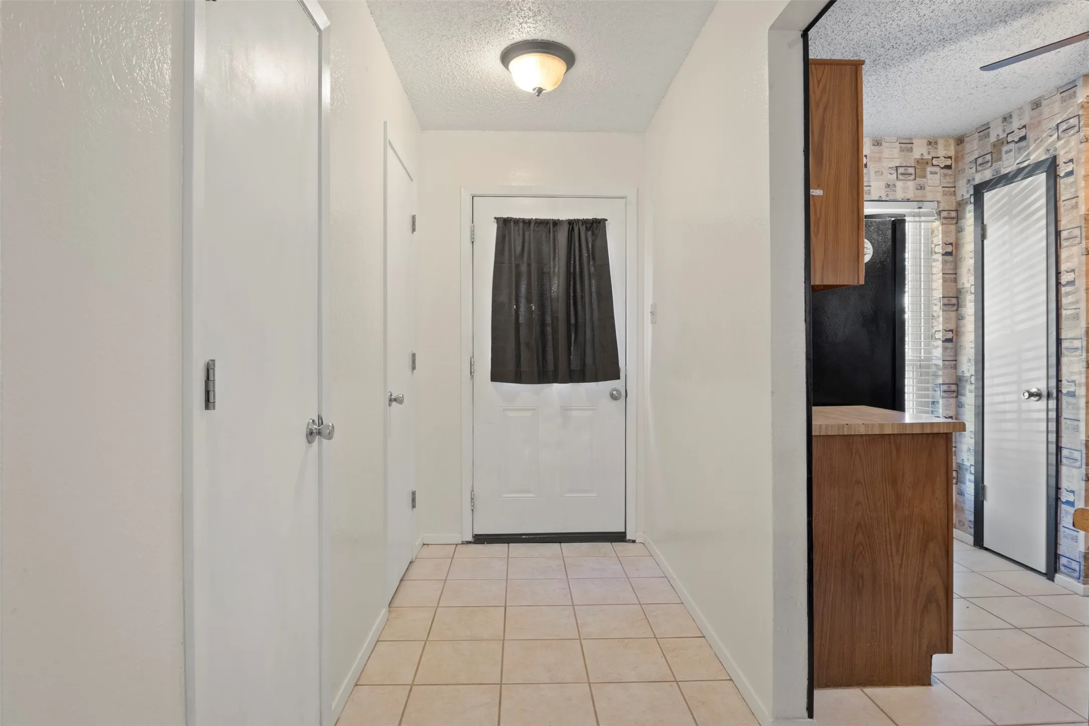 Townhouse For Sale in Tarrant County , 161 Merlin Way, Euless, Texas 76039, 2 Bedroom, 2 Bathroom, Garage spaces, 1,120 Sqft, built in 1983, mls#21389470, Real Estate Agent in Euless, Homes For Sale in Tarrant county, Homes For Sale in Euless, Realtor in Euless Texas, Real Estate Brokerage Independent Realty Texas, Luminita Cordes Realtor
