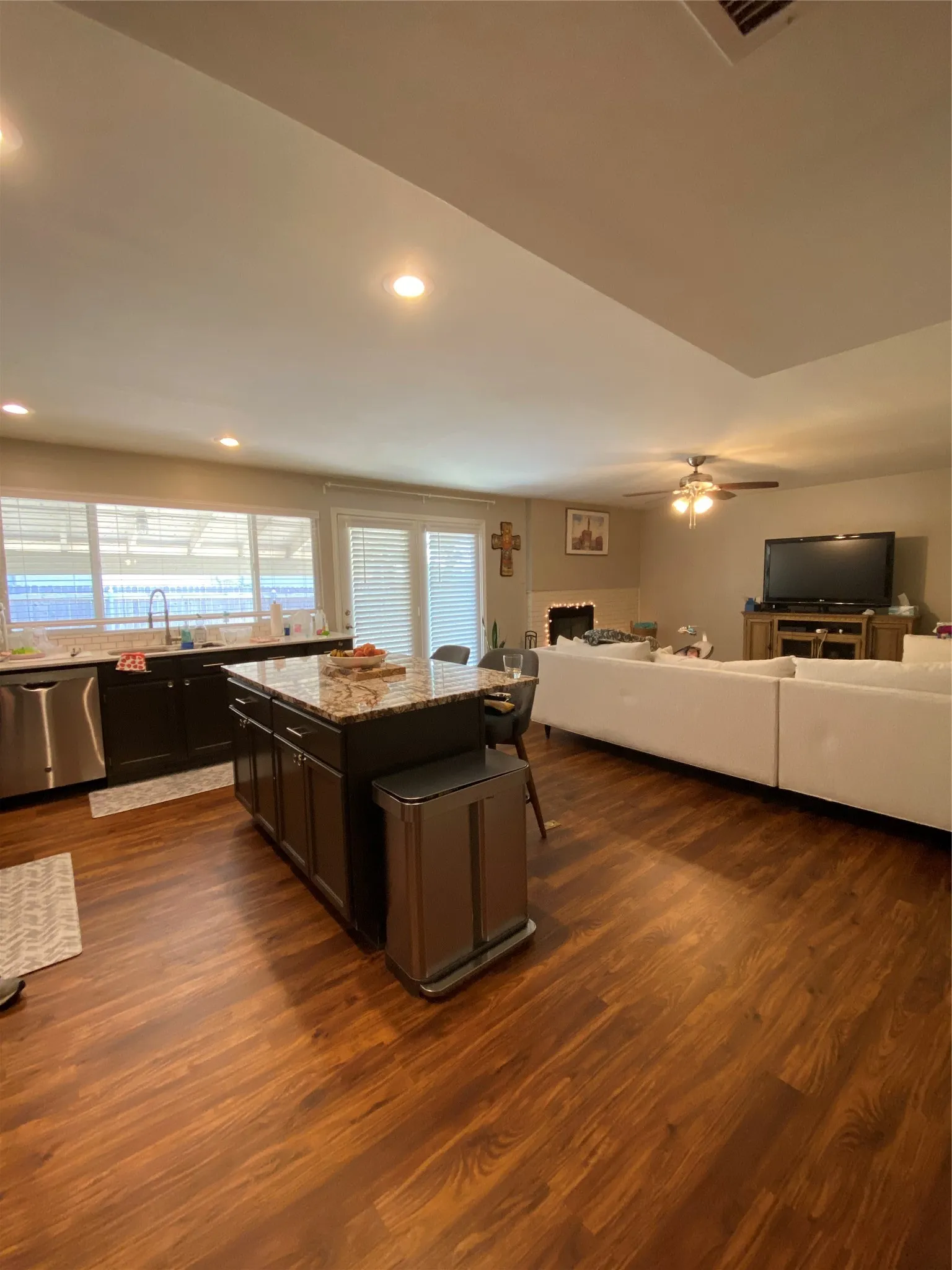 Single Family Residence For Rent in Denton County , 3003 Scott Mill Road, Carrollton, Texas 75007, 3 Bedroom, 2 Bathroom, 2 Garage spaces, 1,862 Sqft, built in 1972, mls#21392027, Real Estate Agent in Carrollton, Homes For Rent in Denton county, Homes For Rent in Carrollton, Realtor in Carrollton Texas, Real Estate Brokerage Independent Realty Texas, Luminita Cordes Realtor