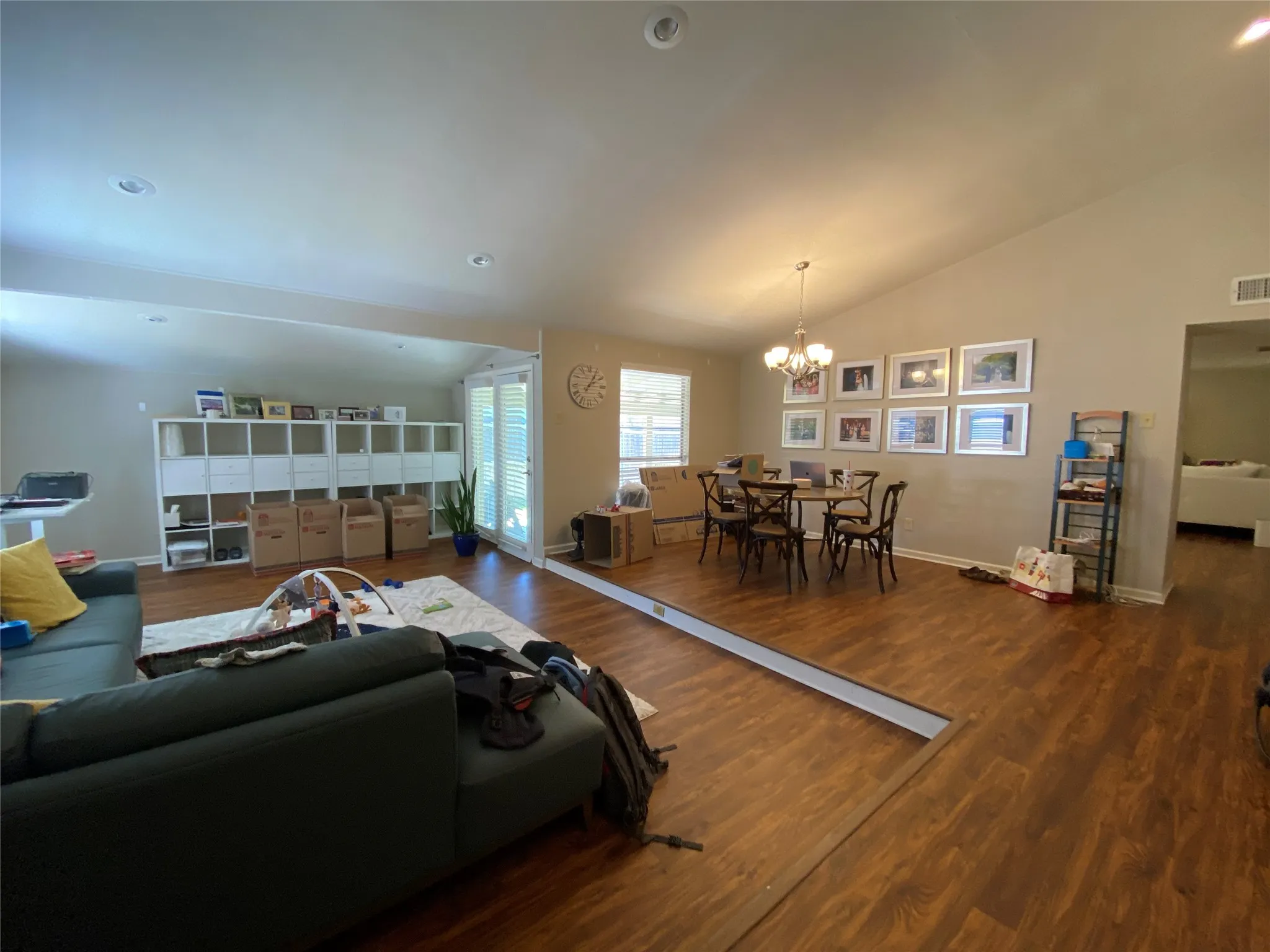 Single Family Residence For Rent in Denton County , 3003 Scott Mill Road, Carrollton, Texas 75007, 3 Bedroom, 2 Bathroom, 2 Garage spaces, 1,862 Sqft, built in 1972, mls#21392027, Real Estate Agent in Carrollton, Homes For Rent in Denton county, Homes For Rent in Carrollton, Realtor in Carrollton Texas, Real Estate Brokerage Independent Realty Texas, Luminita Cordes Realtor