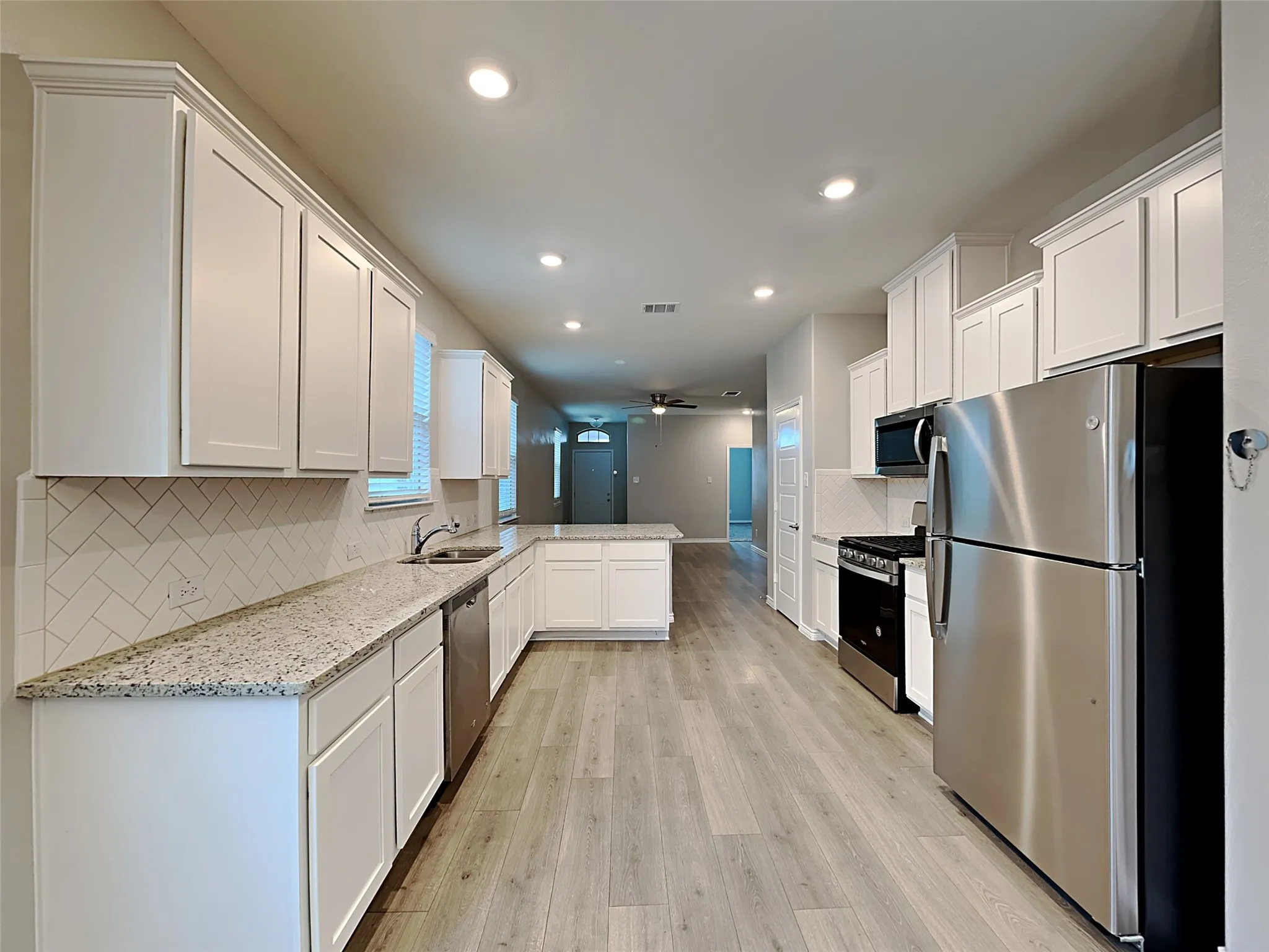 Single Family Residence For Rent in Denton County , 2337 Larimar Drive, Little Elm, Texas 76227, 3 Bedroom, 2 Bathroom, 2 Garage spaces, 1,523 Sqft, built in 2020, mls#21392002, Real Estate Agent in Little Elm, Homes For Rent in Denton county, Homes For Rent in Little Elm, Realtor in Little Elm Texas, Real Estate Brokerage Independent Realty Texas, Luminita Cordes Realtor
