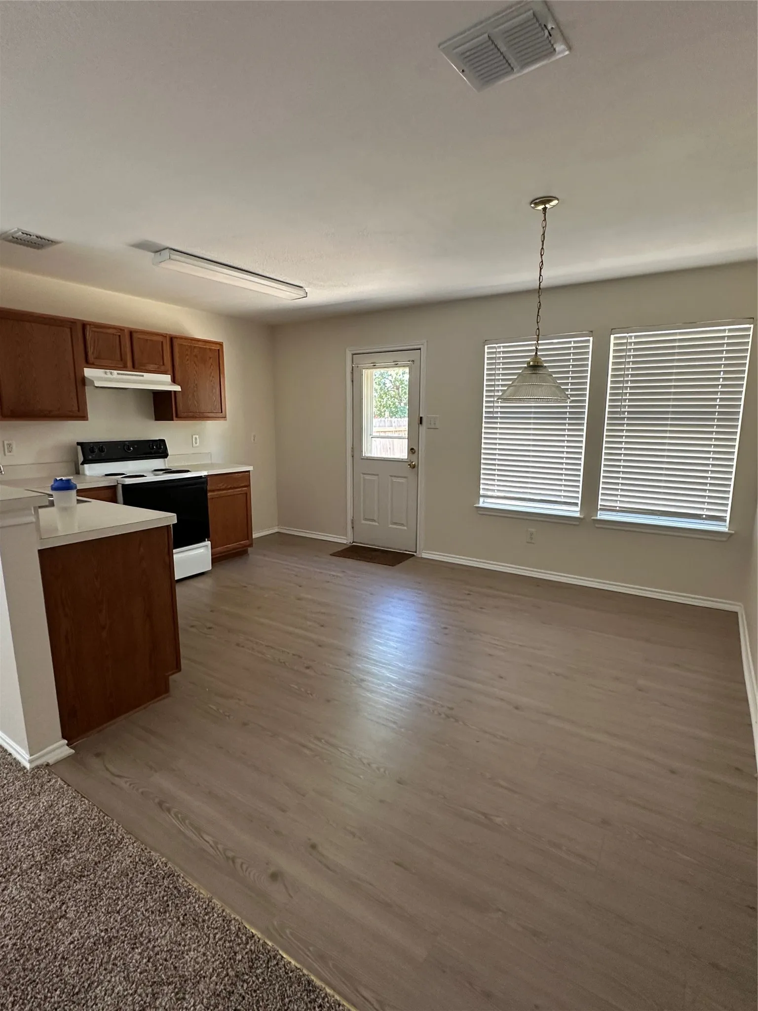 Single Family Residence For Rent in Collin County , 2707 Cattleman Drive, Mc Kinney, Texas 75071, 3 Bedroom, 2 Bathroom, 2 Garage spaces, 1,464 Sqft, built in 2000, mls#21392016, Real Estate Agent in Mc Kinney, Homes For Rent in Collin county, Homes For Rent in Mc Kinney, Realtor in Mc Kinney Texas, Real Estate Brokerage Independent Realty Texas, Luminita Cordes Realtor