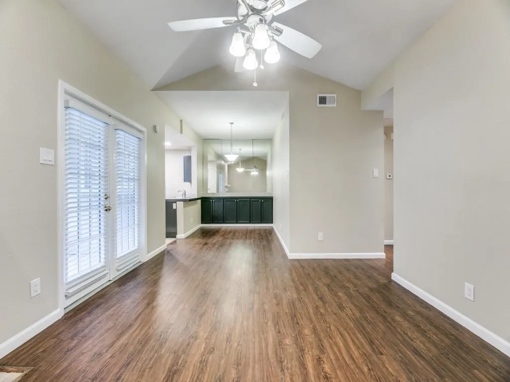 Condominium For Rent in Dallas County , 8601 Park Lane 221, Dallas, Texas 75231, 2 Bedroom, 1 Bathroom, Garage spaces, 861 Sqft, built in 1982, mls#21392013, Real Estate Agent in Dallas, Homes For Rent in Dallas county, Homes For Rent in Dallas, Realtor in Dallas Texas, Real Estate Brokerage Independent Realty Texas, Luminita Cordes Realtor