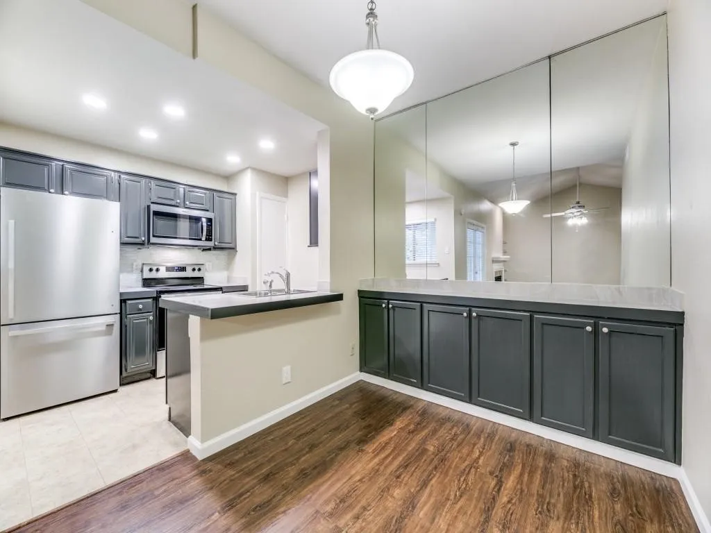Condominium For Rent in Dallas County , 8601 Park Lane 221, Dallas, Texas 75231, 2 Bedroom, 1 Bathroom, Garage spaces, 861 Sqft, built in 1982, mls#21392013, Real Estate Agent in Dallas, Homes For Rent in Dallas county, Homes For Rent in Dallas, Realtor in Dallas Texas, Real Estate Brokerage Independent Realty Texas, Luminita Cordes Realtor