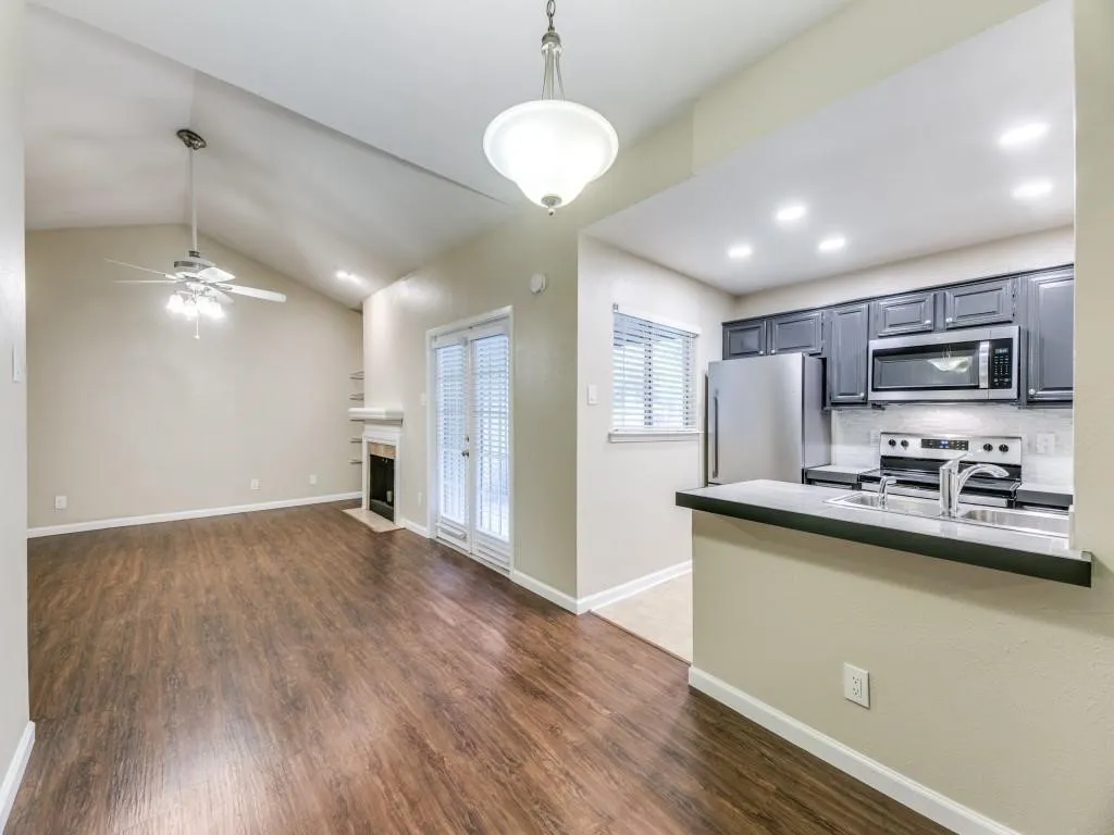Condominium For Rent in Dallas County , 8601 Park Lane 221, Dallas, Texas 75231, 2 Bedroom, 1 Bathroom, Garage spaces, 861 Sqft, built in 1982, mls#21392013, Real Estate Agent in Dallas, Homes For Rent in Dallas county, Homes For Rent in Dallas, Realtor in Dallas Texas, Real Estate Brokerage Independent Realty Texas, Luminita Cordes Realtor