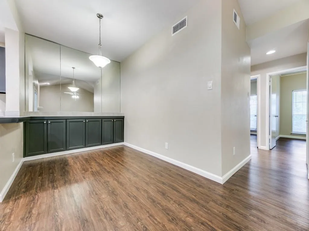 Condominium For Rent in Dallas County , 8601 Park Lane 221, Dallas, Texas 75231, 2 Bedroom, 1 Bathroom, Garage spaces, 861 Sqft, built in 1982, mls#21392013, Real Estate Agent in Dallas, Homes For Rent in Dallas county, Homes For Rent in Dallas, Realtor in Dallas Texas, Real Estate Brokerage Independent Realty Texas, Luminita Cordes Realtor