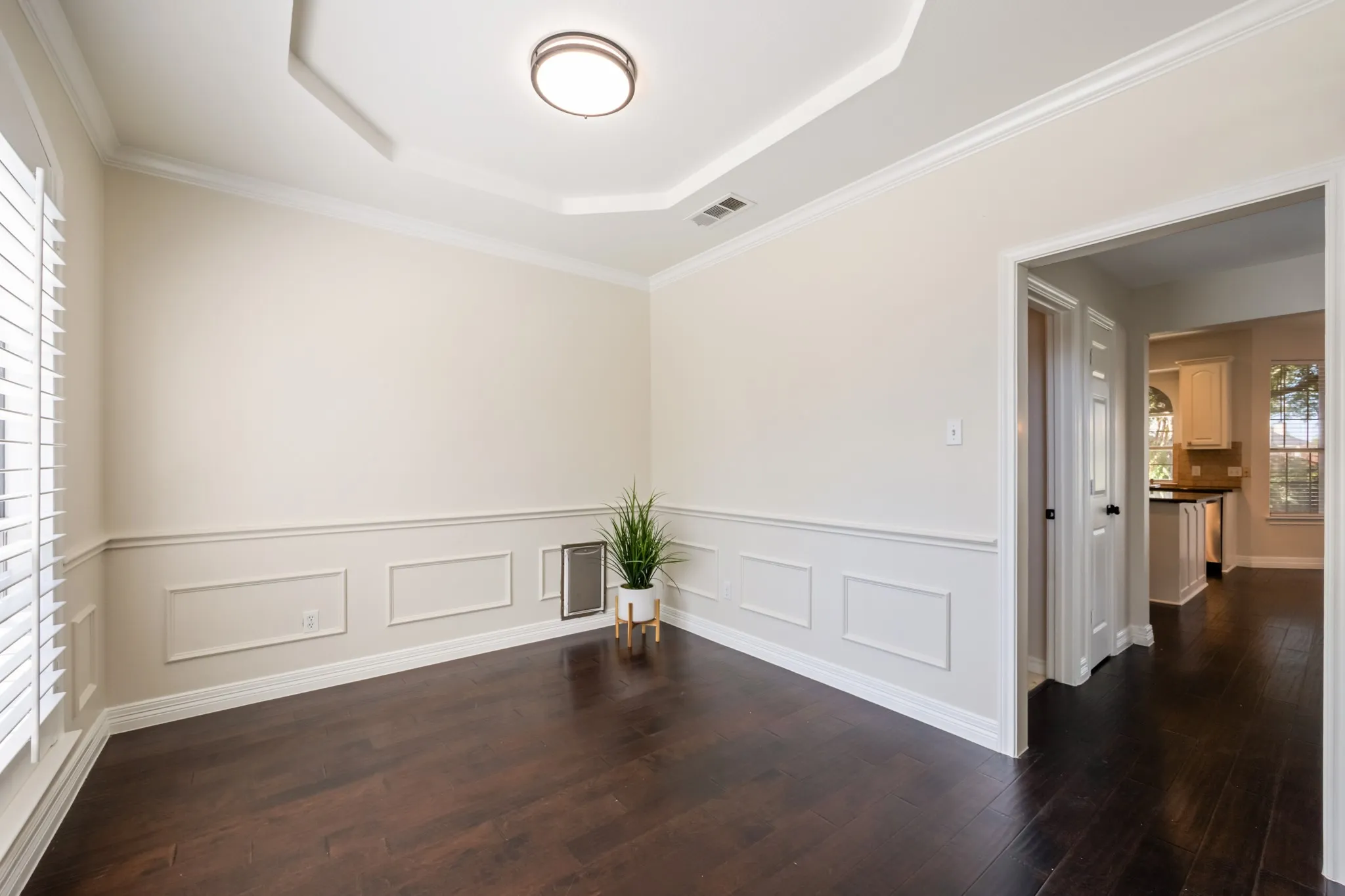 Single Family Residence For Rent in Dallas County , 2405 Greenwich Drive, Carrollton, Texas 75006, 4 Bedroom, 4 Bathroom, 2 Garage spaces, 2,784 Sqft, built in 1995, mls#21391900, Real Estate Agent in Carrollton, Homes For Rent in Dallas county, Homes For Rent in Carrollton, Realtor in Carrollton Texas, Real Estate Brokerage Independent Realty Texas, Luminita Cordes Realtor
