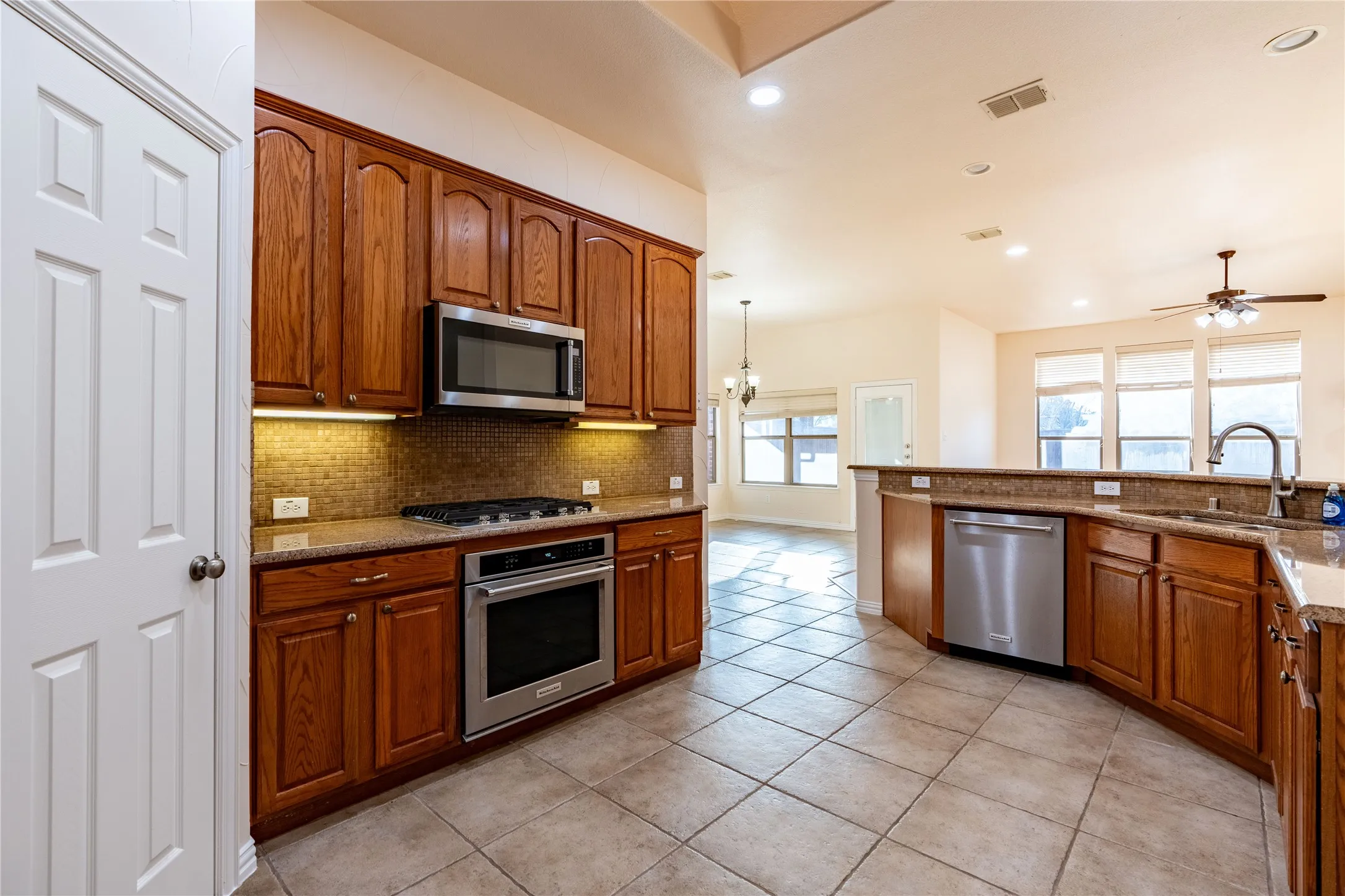 Single Family Residence For Rent in Collin County , 3708 Marble Lane, Mc Kinney, Texas 75070, 4 Bedroom, 3 Bathroom, 2 Garage spaces, 2,330 Sqft, built in 2005, mls#21392034, Real Estate Agent in Mc Kinney, Homes For Rent in Collin county, Homes For Rent in Mc Kinney, Realtor in Mc Kinney Texas, Real Estate Brokerage Independent Realty Texas, Luminita Cordes Realtor