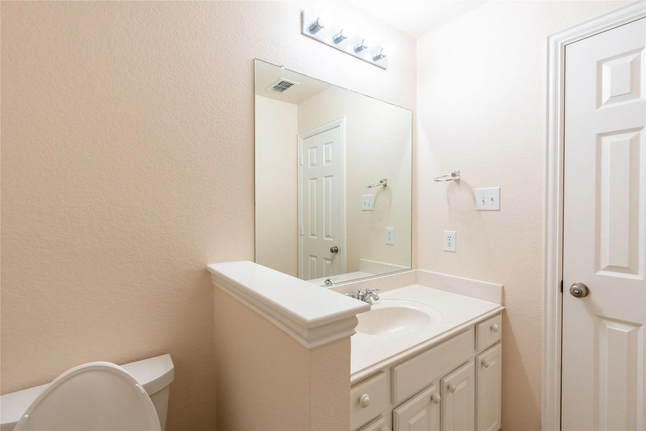 Single Family Residence For Rent in Collin County , 3708 Marble Lane, Mc Kinney, Texas 75070, 4 Bedroom, 3 Bathroom, 2 Garage spaces, 2,330 Sqft, built in 2005, mls#21392034, Real Estate Agent in Mc Kinney, Homes For Rent in Collin county, Homes For Rent in Mc Kinney, Realtor in Mc Kinney Texas, Real Estate Brokerage Independent Realty Texas, Luminita Cordes Realtor