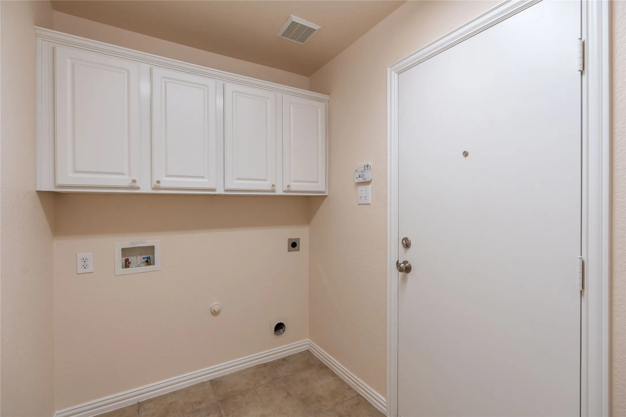 Single Family Residence For Rent in Collin County , 3708 Marble Lane, Mc Kinney, Texas 75070, 4 Bedroom, 3 Bathroom, 2 Garage spaces, 2,330 Sqft, built in 2005, mls#21392034, Real Estate Agent in Mc Kinney, Homes For Rent in Collin county, Homes For Rent in Mc Kinney, Realtor in Mc Kinney Texas, Real Estate Brokerage Independent Realty Texas, Luminita Cordes Realtor