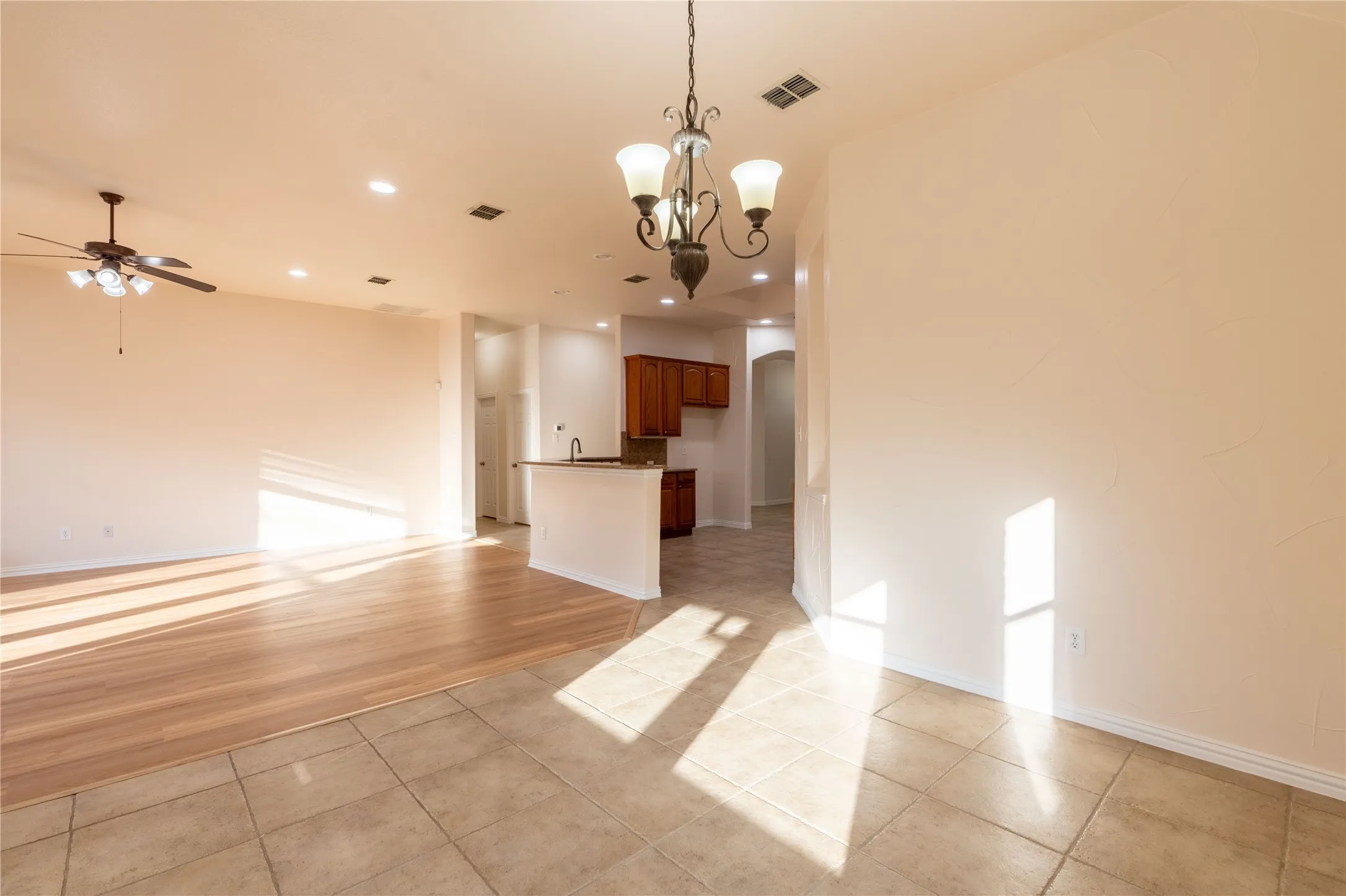 Single Family Residence For Rent in Collin County , 3708 Marble Lane, Mc Kinney, Texas 75070, 4 Bedroom, 3 Bathroom, 2 Garage spaces, 2,330 Sqft, built in 2005, mls#21392034, Real Estate Agent in Mc Kinney, Homes For Rent in Collin county, Homes For Rent in Mc Kinney, Realtor in Mc Kinney Texas, Real Estate Brokerage Independent Realty Texas, Luminita Cordes Realtor