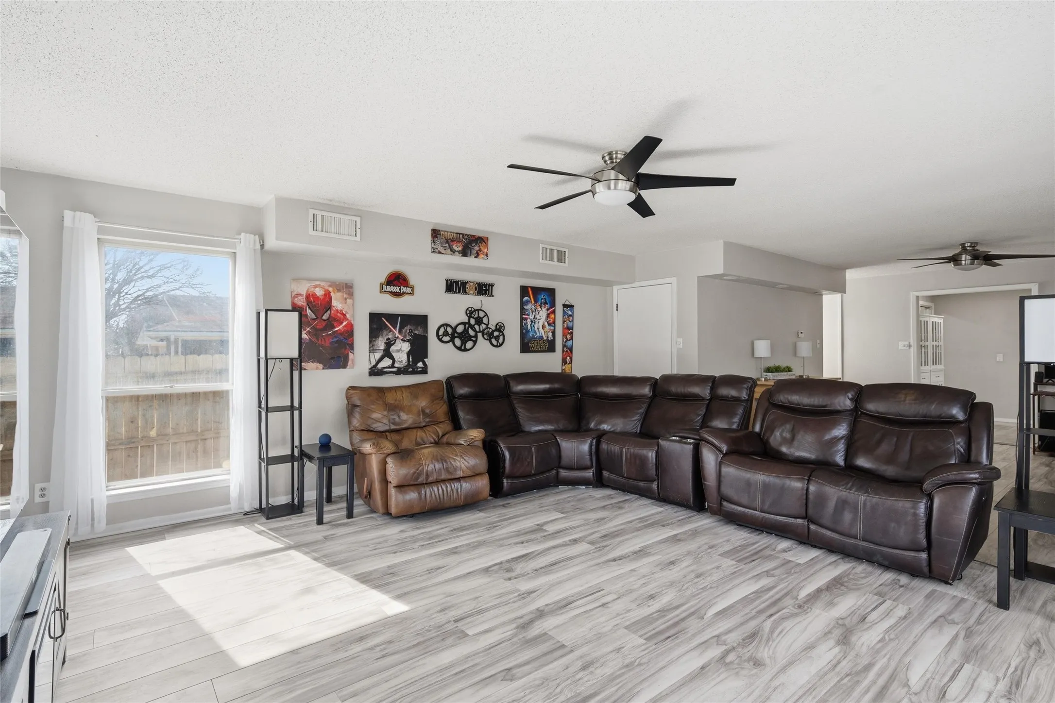 Single Family Residence For Sale in Mc Lennan County , 5318 Lake Lindenwood Drive, Waco, Texas 76710, 4 Bedroom, 3 Bathroom, 2 Garage spaces, 2,748 Sqft, built in 1964, mls#21390413, Real Estate Agent in Waco, Homes For Sale in Mc Lennan county, Homes For Sale in Waco, Realtor in Waco Texas, Real Estate Brokerage Independent Realty Texas, Luminita Cordes Realtor