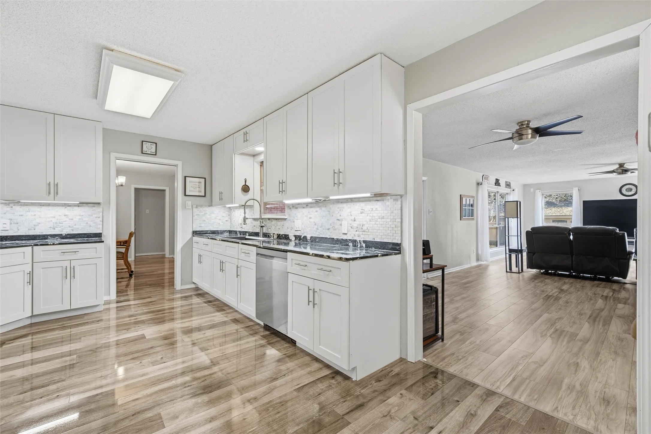 Single Family Residence For Sale in Mc Lennan County , 5318 Lake Lindenwood Drive, Waco, Texas 76710, 4 Bedroom, 3 Bathroom, 2 Garage spaces, 2,748 Sqft, built in 1964, mls#21390413, Real Estate Agent in Waco, Homes For Sale in Mc Lennan county, Homes For Sale in Waco, Realtor in Waco Texas, Real Estate Brokerage Independent Realty Texas, Luminita Cordes Realtor