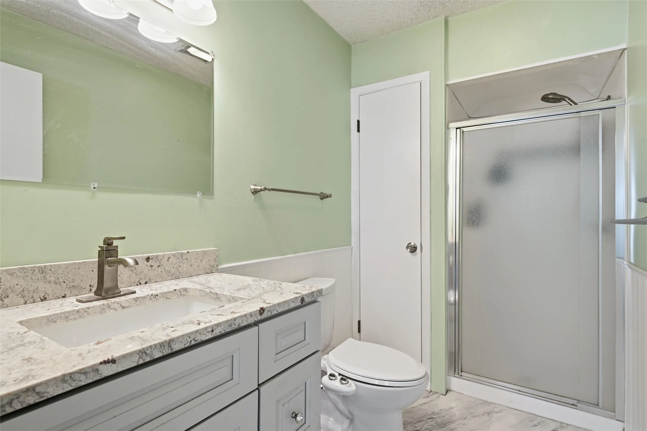 Single Family Residence For Sale in Mc Lennan County , 5318 Lake Lindenwood Drive, Waco, Texas 76710, 4 Bedroom, 3 Bathroom, 2 Garage spaces, 2,748 Sqft, built in 1964, mls#21390413, Real Estate Agent in Waco, Homes For Sale in Mc Lennan county, Homes For Sale in Waco, Realtor in Waco Texas, Real Estate Brokerage Independent Realty Texas, Luminita Cordes Realtor