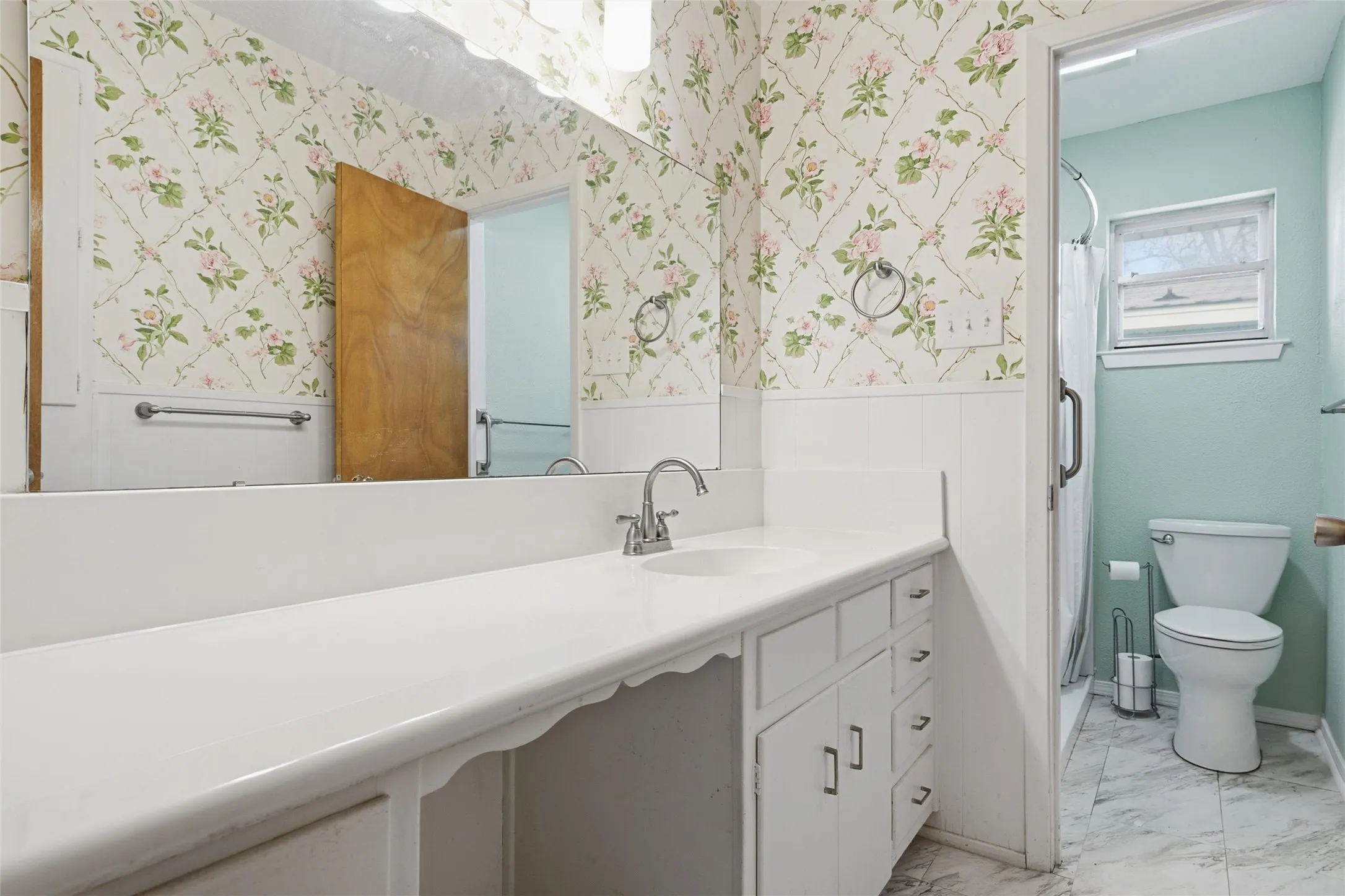 Single Family Residence For Sale in Mc Lennan County , 5318 Lake Lindenwood Drive, Waco, Texas 76710, 4 Bedroom, 3 Bathroom, 2 Garage spaces, 2,748 Sqft, built in 1964, mls#21390413, Real Estate Agent in Waco, Homes For Sale in Mc Lennan county, Homes For Sale in Waco, Realtor in Waco Texas, Real Estate Brokerage Independent Realty Texas, Luminita Cordes Realtor