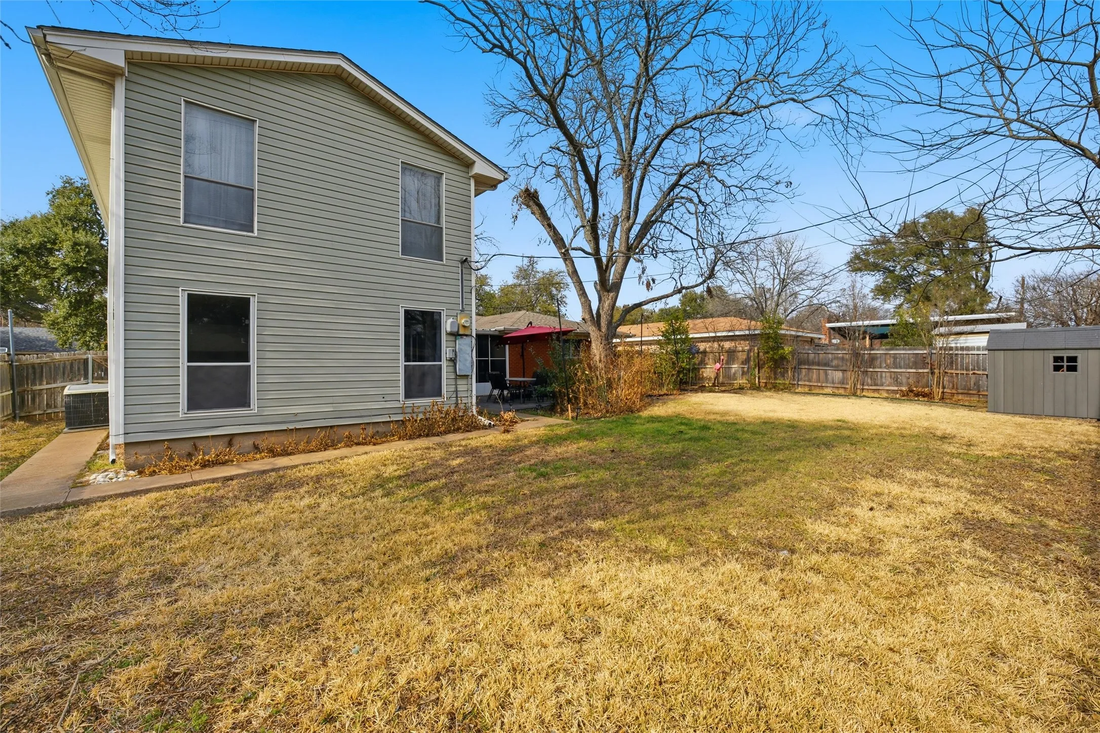 Single Family Residence For Sale in Mc Lennan County , 5318 Lake Lindenwood Drive, Waco, Texas 76710, 4 Bedroom, 3 Bathroom, 2 Garage spaces, 2,748 Sqft, built in 1964, mls#21390413, Real Estate Agent in Waco, Homes For Sale in Mc Lennan county, Homes For Sale in Waco, Realtor in Waco Texas, Real Estate Brokerage Independent Realty Texas, Luminita Cordes Realtor