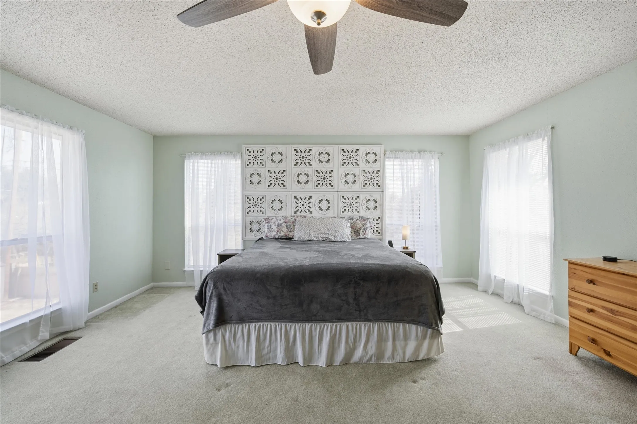 Single Family Residence For Sale in Mc Lennan County , 5318 Lake Lindenwood Drive, Waco, Texas 76710, 4 Bedroom, 3 Bathroom, 2 Garage spaces, 2,748 Sqft, built in 1964, mls#21390413, Real Estate Agent in Waco, Homes For Sale in Mc Lennan county, Homes For Sale in Waco, Realtor in Waco Texas, Real Estate Brokerage Independent Realty Texas, Luminita Cordes Realtor