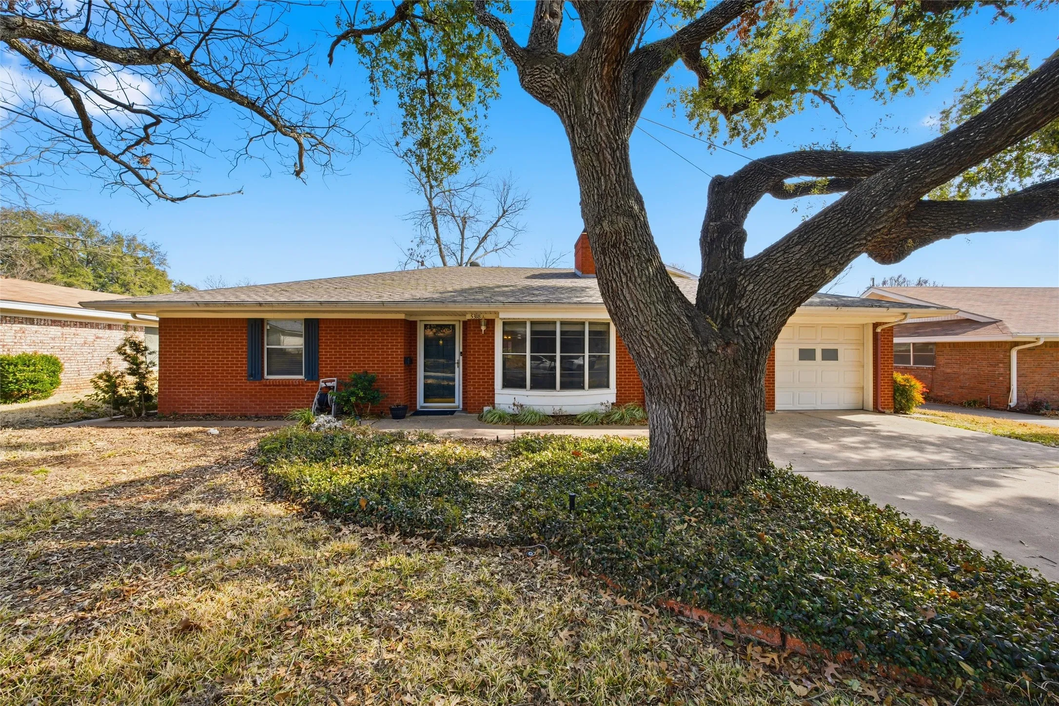 Single Family Residence For Sale in Mc Lennan County , 5318 Lake Lindenwood Drive, Waco, Texas 76710, 4 Bedroom, 3 Bathroom, 2 Garage spaces, 2,748 Sqft, built in 1964, mls#21390413, Real Estate Agent in Waco, Homes For Sale in Mc Lennan county, Homes For Sale in Waco, Realtor in Waco Texas, Real Estate Brokerage Independent Realty Texas, Luminita Cordes Realtor