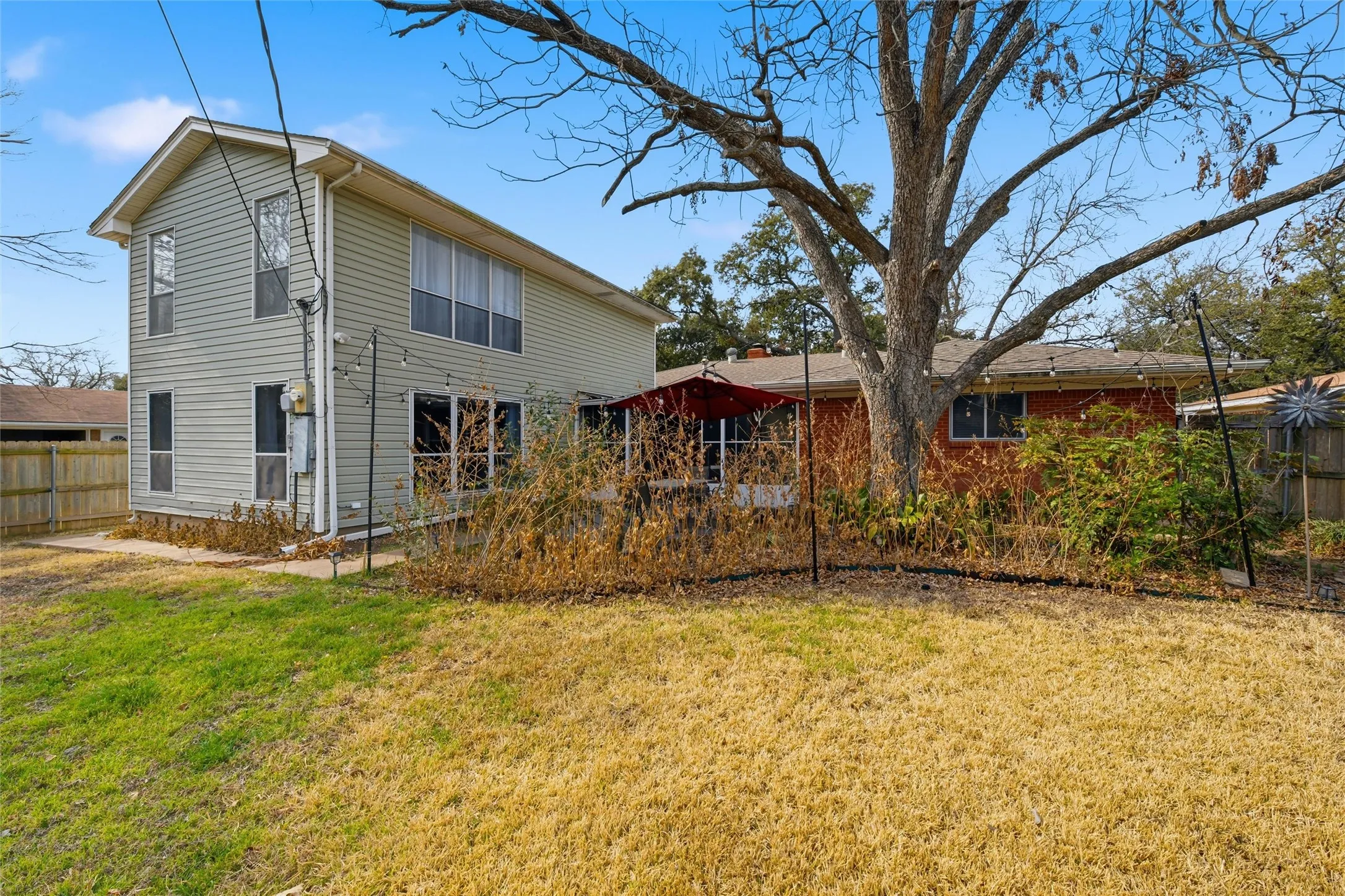 Single Family Residence For Sale in Mc Lennan County , 5318 Lake Lindenwood Drive, Waco, Texas 76710, 4 Bedroom, 3 Bathroom, 2 Garage spaces, 2,748 Sqft, built in 1964, mls#21390413, Real Estate Agent in Waco, Homes For Sale in Mc Lennan county, Homes For Sale in Waco, Realtor in Waco Texas, Real Estate Brokerage Independent Realty Texas, Luminita Cordes Realtor