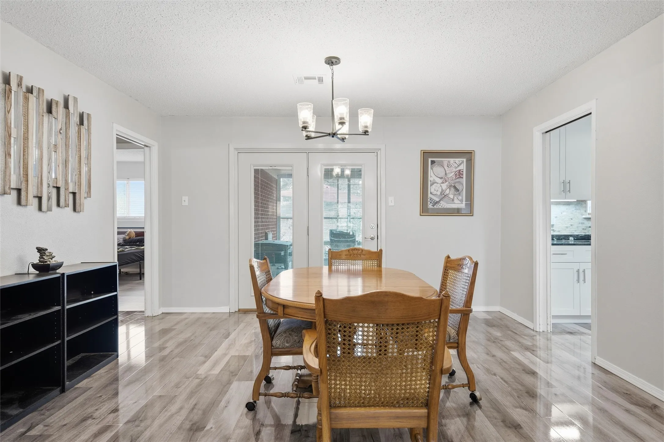 Single Family Residence For Sale in Mc Lennan County , 5318 Lake Lindenwood Drive, Waco, Texas 76710, 4 Bedroom, 3 Bathroom, 2 Garage spaces, 2,748 Sqft, built in 1964, mls#21390413, Real Estate Agent in Waco, Homes For Sale in Mc Lennan county, Homes For Sale in Waco, Realtor in Waco Texas, Real Estate Brokerage Independent Realty Texas, Luminita Cordes Realtor