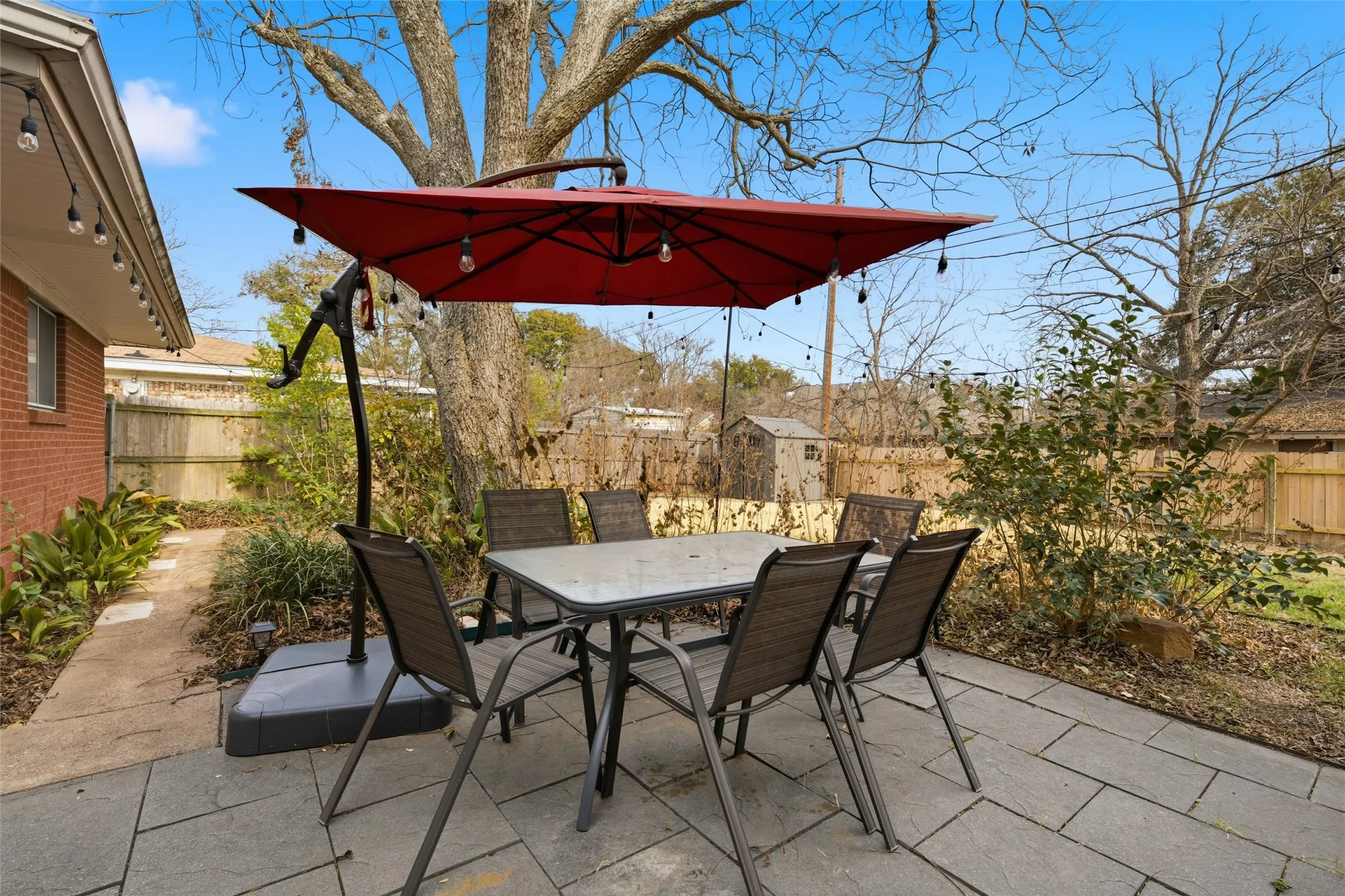 Single Family Residence For Sale in Mc Lennan County , 5318 Lake Lindenwood Drive, Waco, Texas 76710, 4 Bedroom, 3 Bathroom, 2 Garage spaces, 2,748 Sqft, built in 1964, mls#21390413, Real Estate Agent in Waco, Homes For Sale in Mc Lennan county, Homes For Sale in Waco, Realtor in Waco Texas, Real Estate Brokerage Independent Realty Texas, Luminita Cordes Realtor