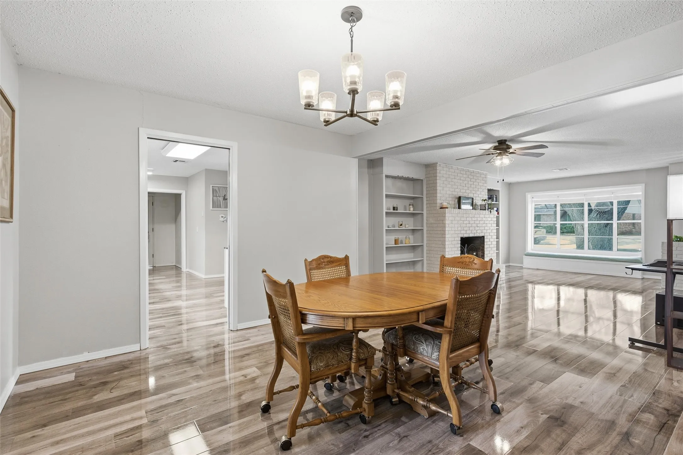 Single Family Residence For Sale in Mc Lennan County , 5318 Lake Lindenwood Drive, Waco, Texas 76710, 4 Bedroom, 3 Bathroom, 2 Garage spaces, 2,748 Sqft, built in 1964, mls#21390413, Real Estate Agent in Waco, Homes For Sale in Mc Lennan county, Homes For Sale in Waco, Realtor in Waco Texas, Real Estate Brokerage Independent Realty Texas, Luminita Cordes Realtor